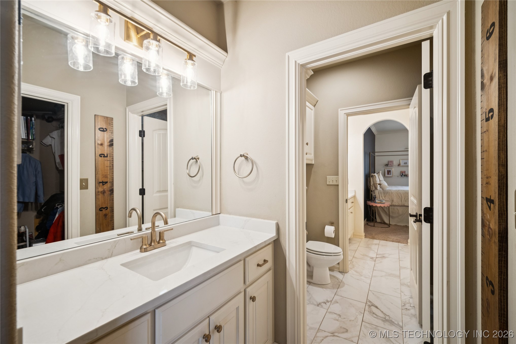 10926 S 77th Avenue E Property Photo 24