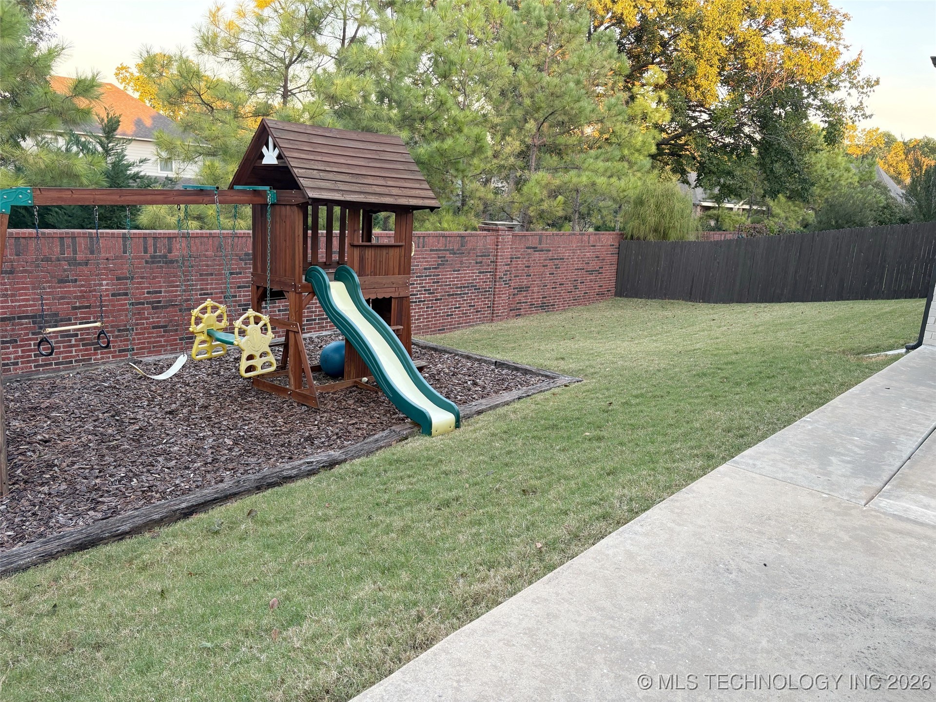 10926 S 77th Avenue E Property Photo 34