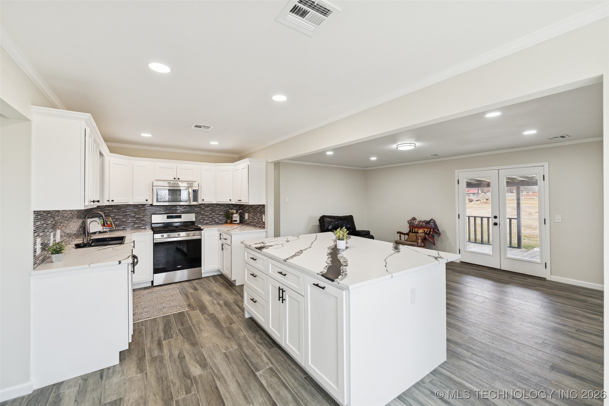 17065 Honeysuckle Lane Property Photo 15