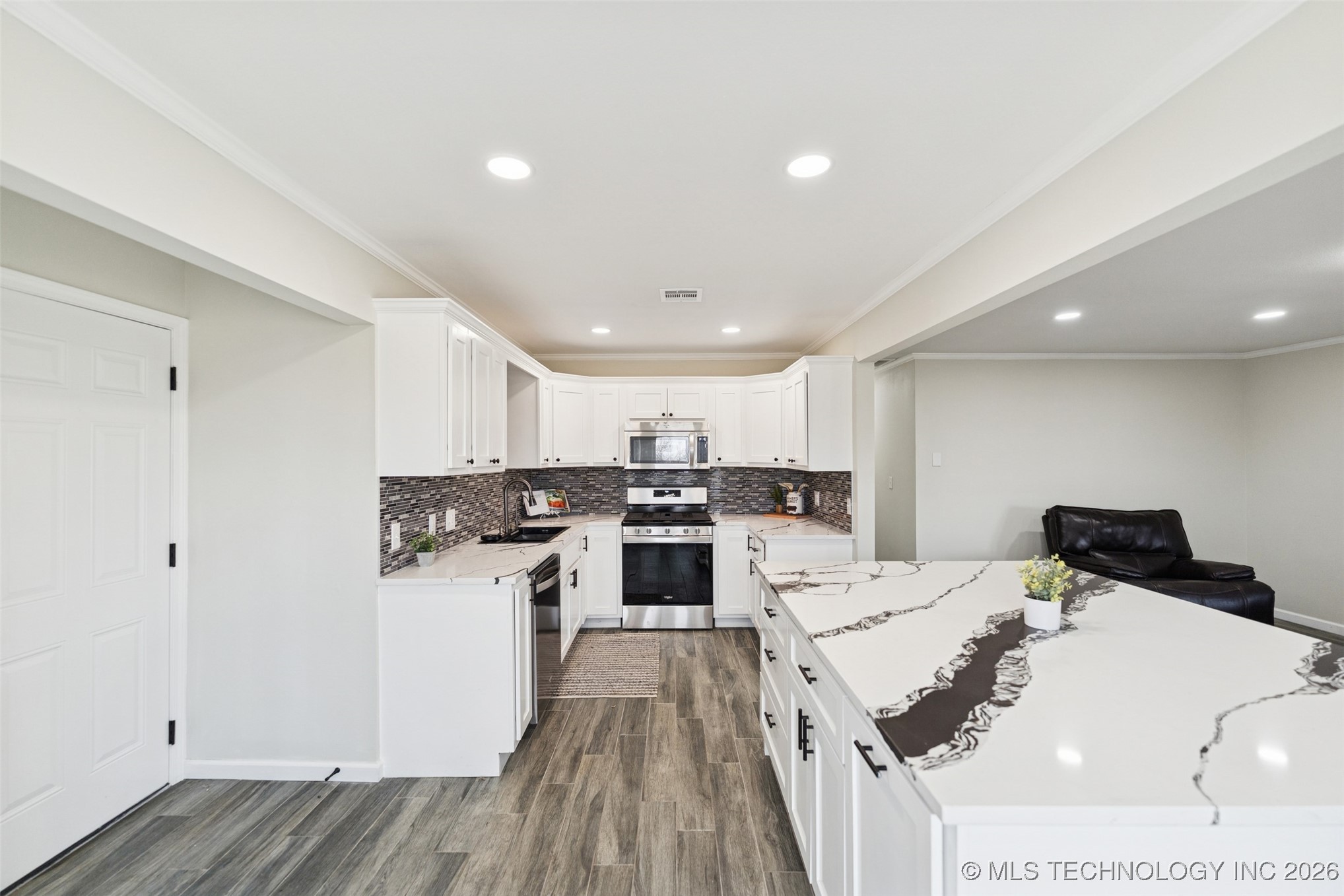 17065 Honeysuckle Lane Property Photo 16