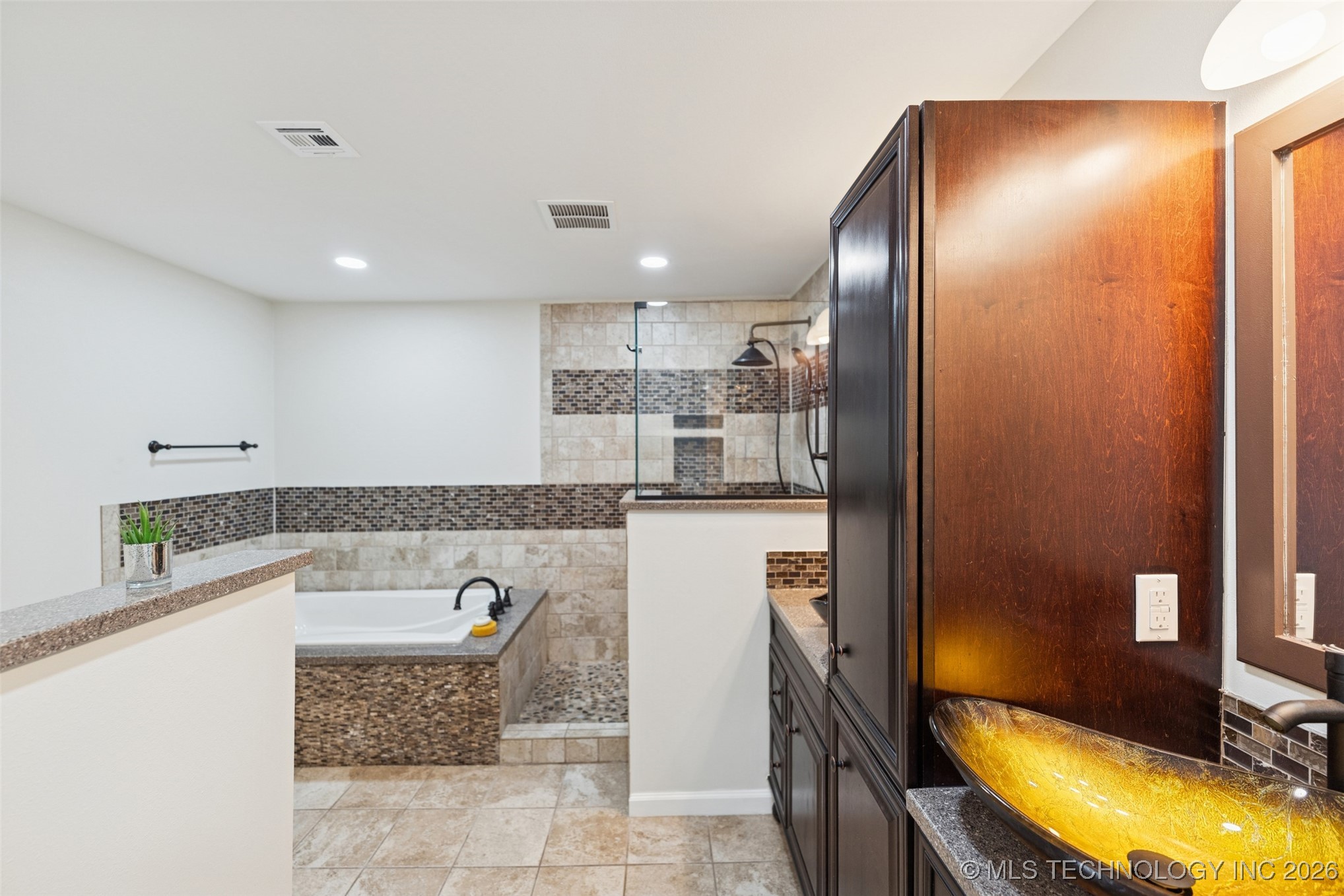 17065 Honeysuckle Lane Property Photo 27