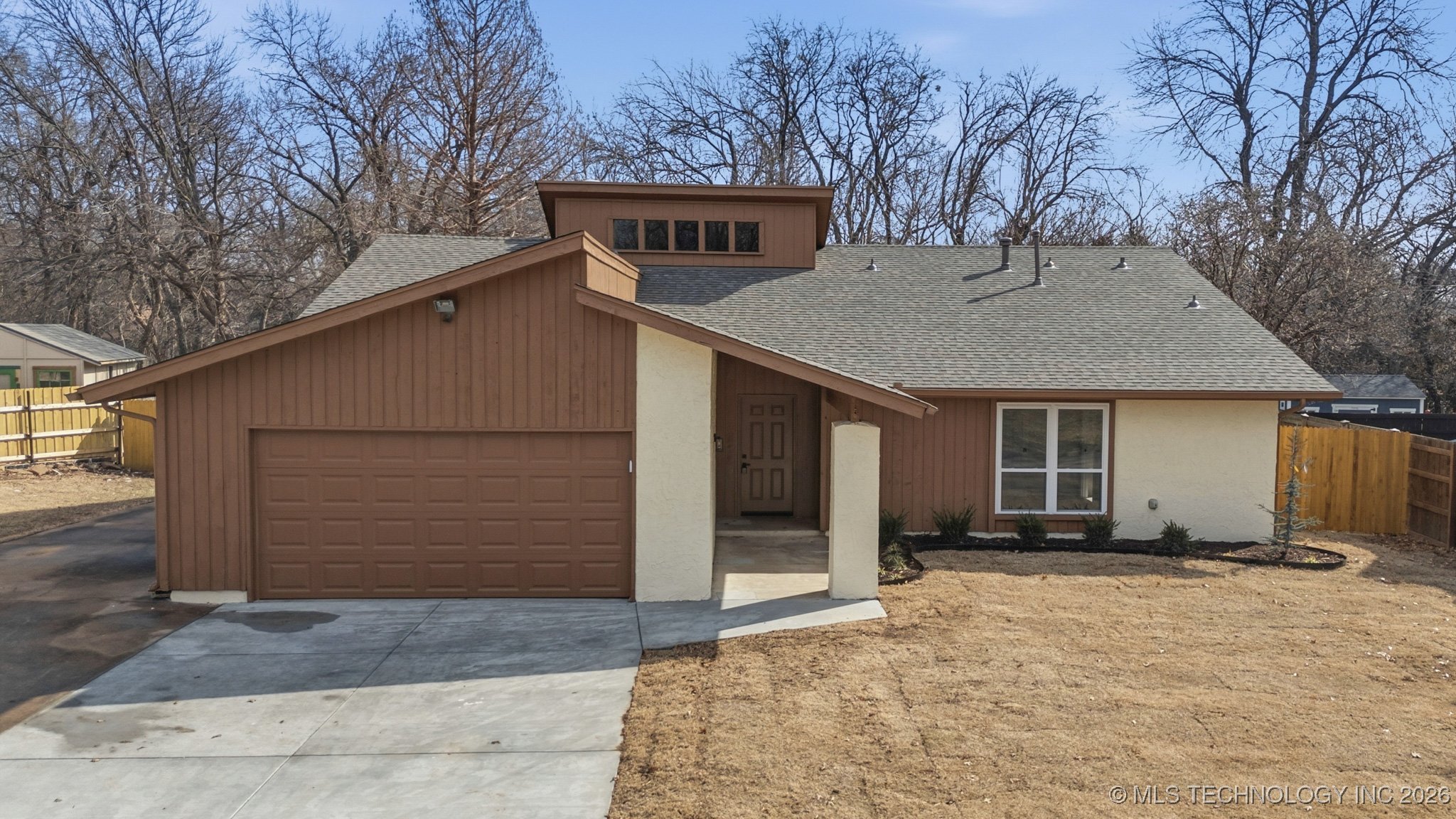 1213 S Oak Avenue Property Photo 1