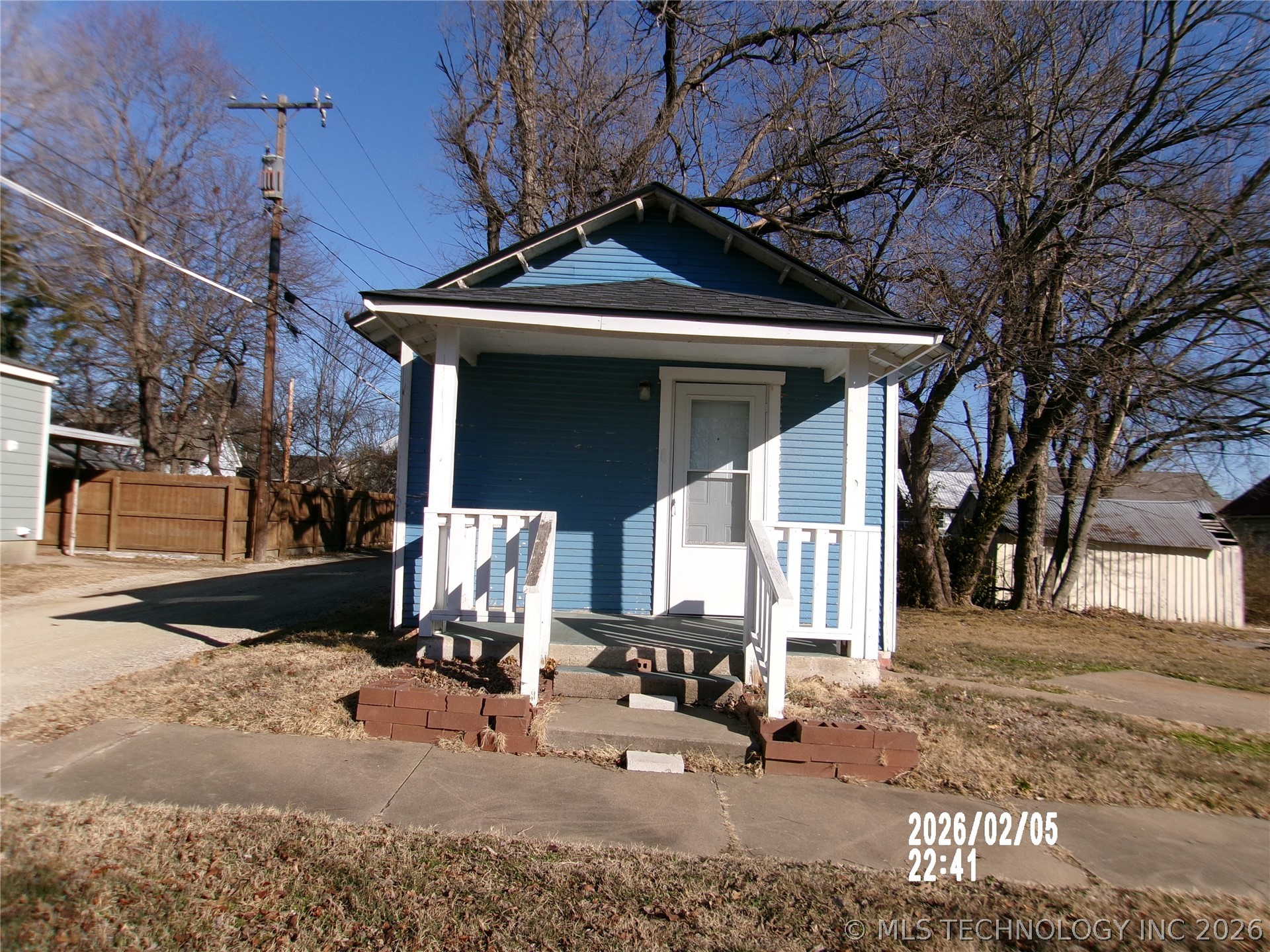 610 E 9th Street Property Photo 1