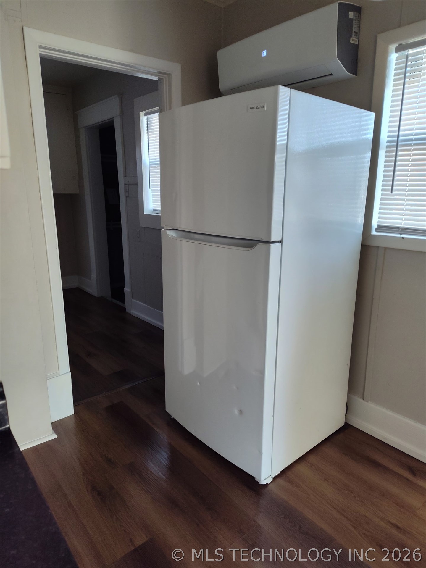 610 E 9th Street Property Photo 4