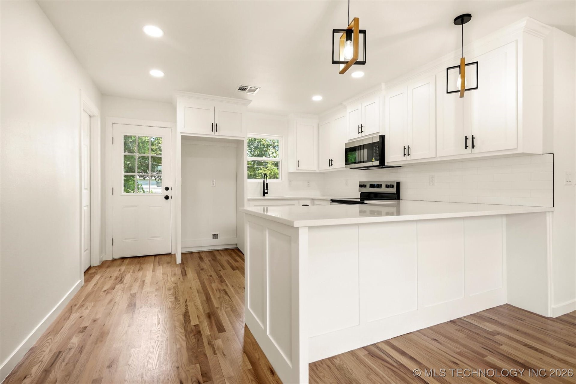 6763 E Independence Place Property Photo 9