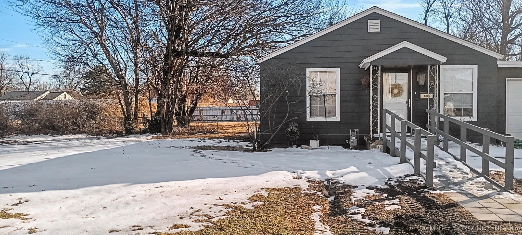 5518 E 2nd Street Property Photo 1