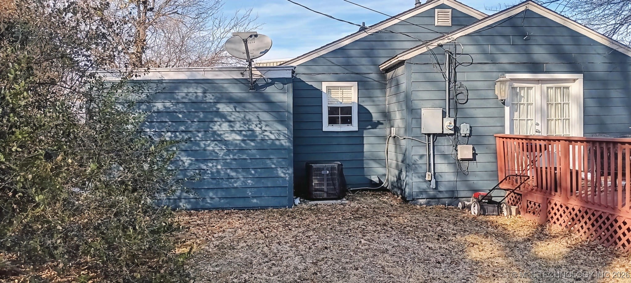 5518 E 2nd Street Property Photo 3