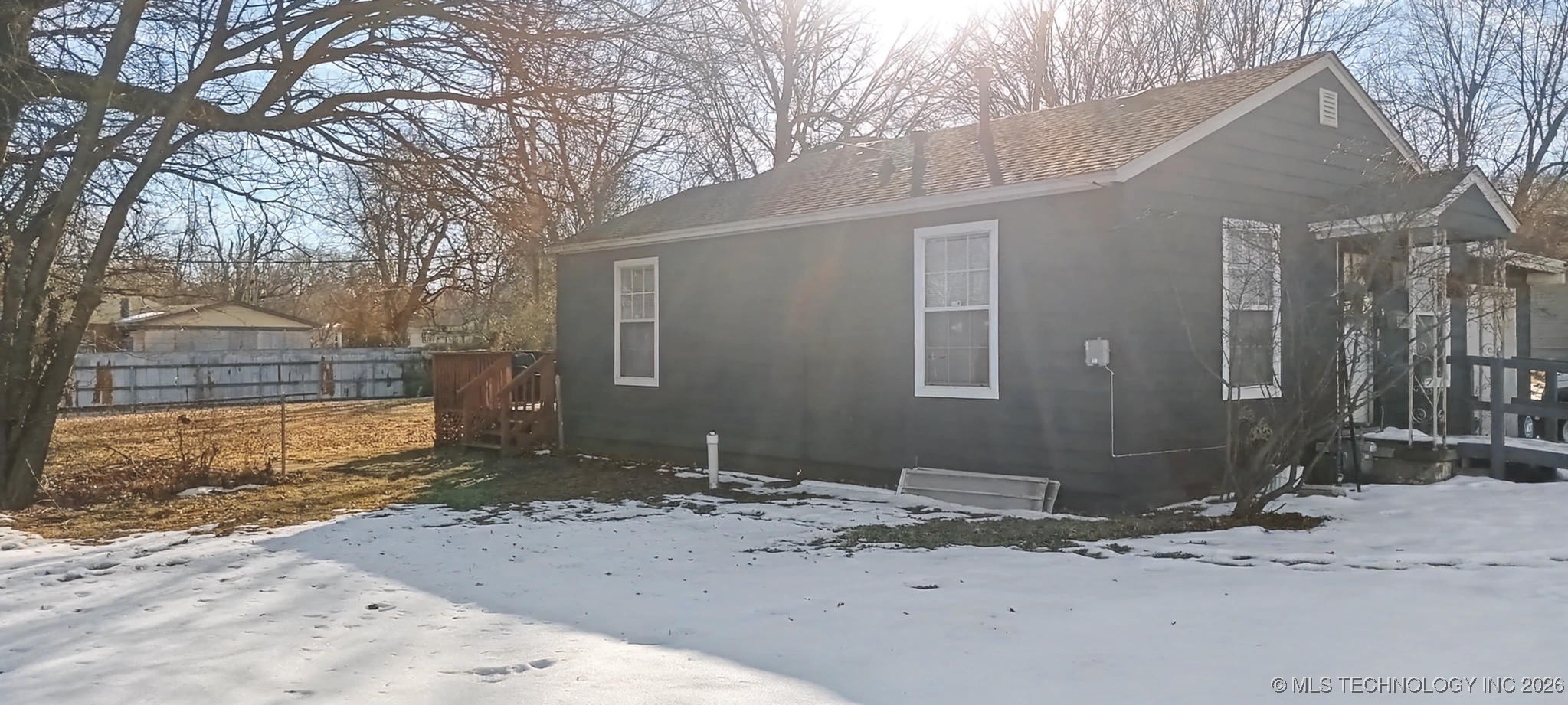 5518 E 2nd Street Property Photo 6