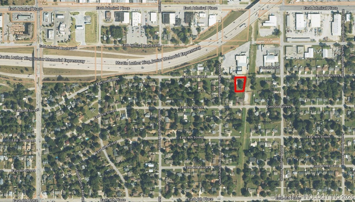 5518 E 2nd Street Property Photo 8