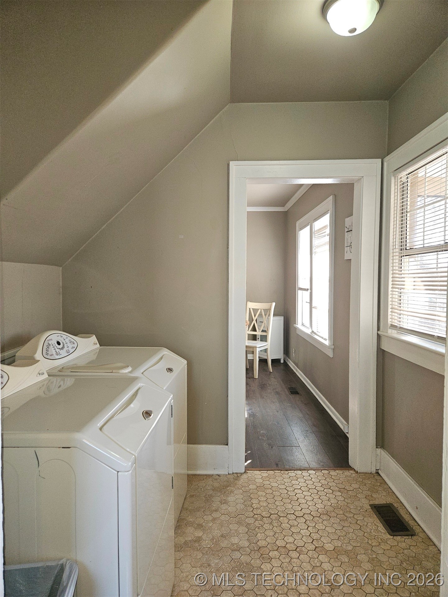 1544 S Indianapolis Avenue Property Photo 4