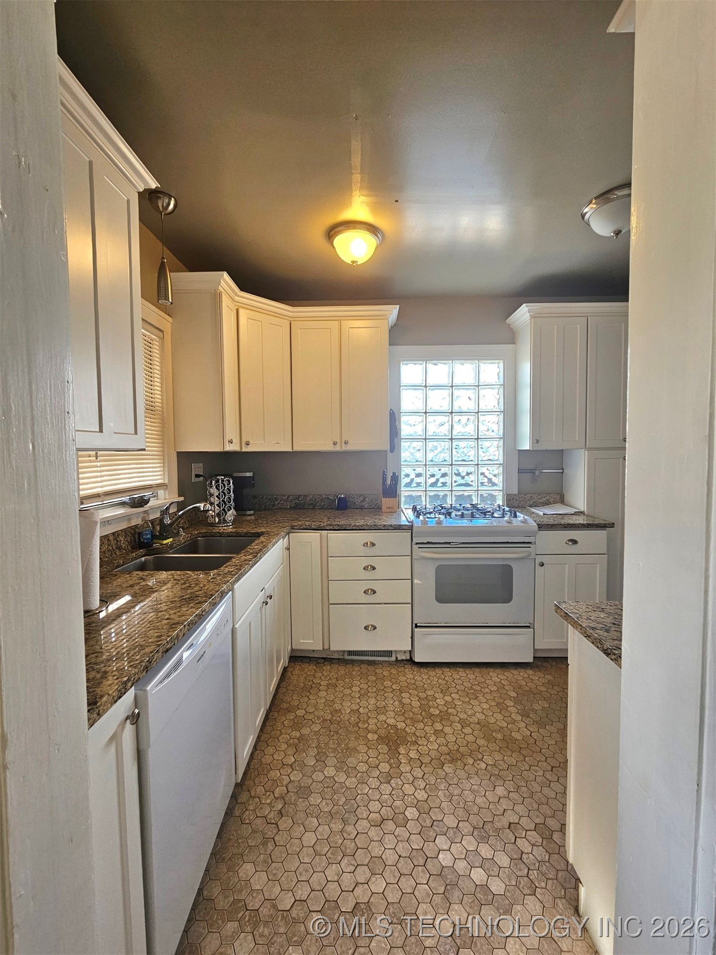 1544 S Indianapolis Avenue Property Photo 5