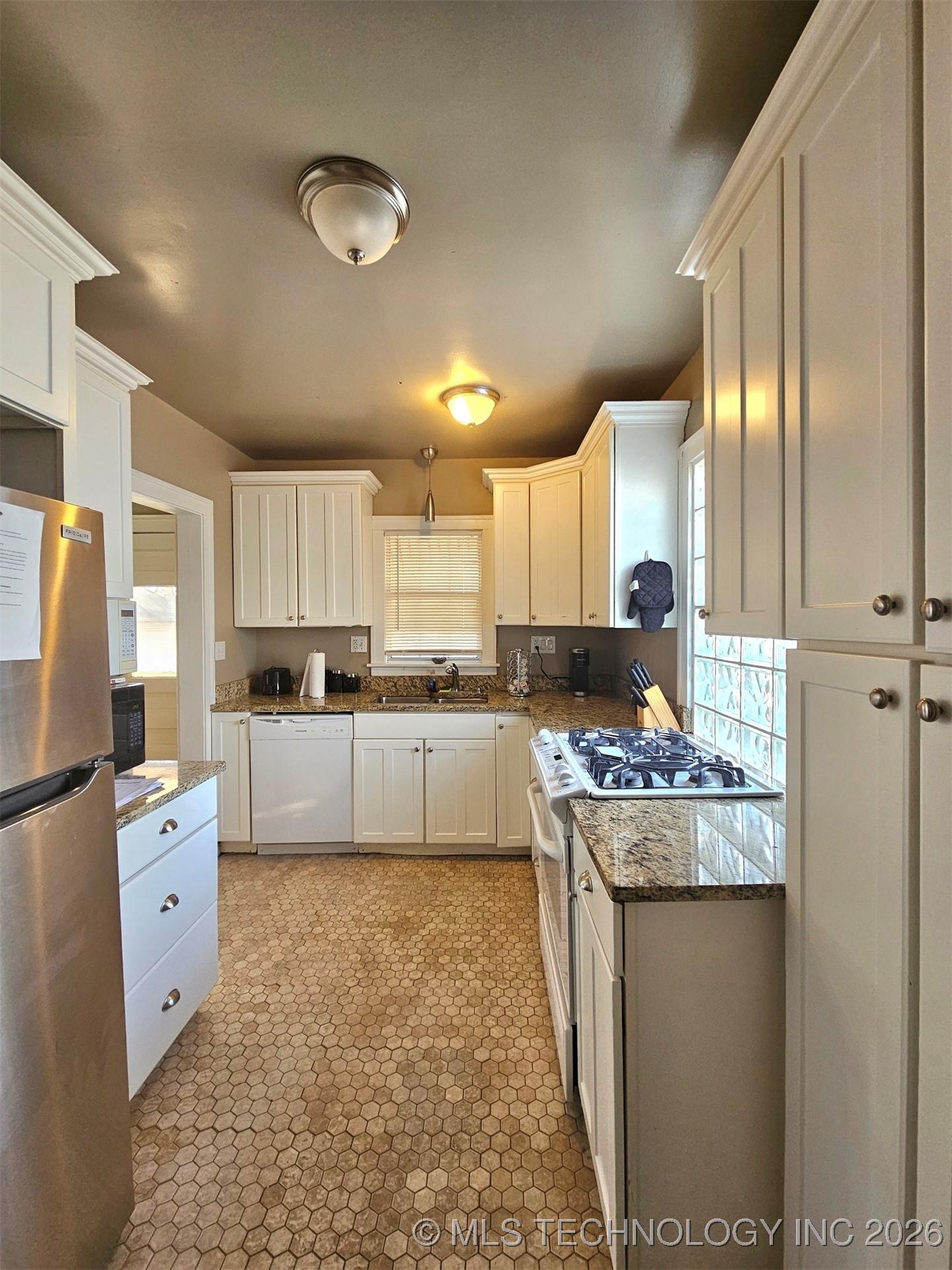 1544 S Indianapolis Avenue Property Photo 7