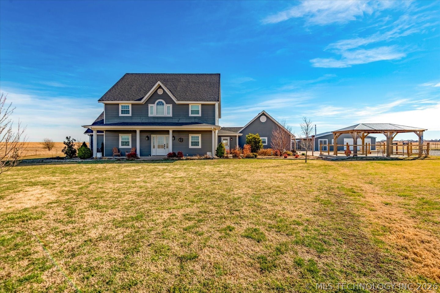 650 Ne Bison Road Property Photo 1