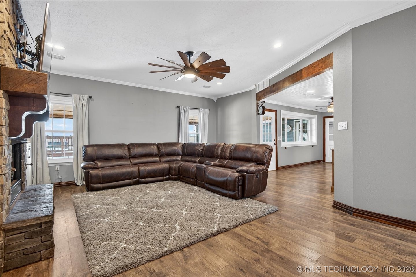 650 Ne Bison Road Property Photo 6