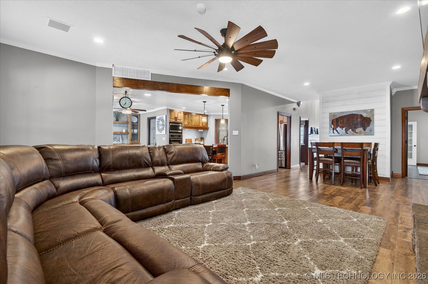 650 Ne Bison Road Property Photo 7