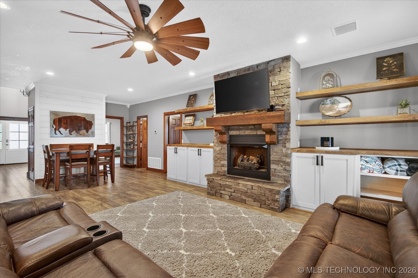 650 Ne Bison Road Property Photo 8