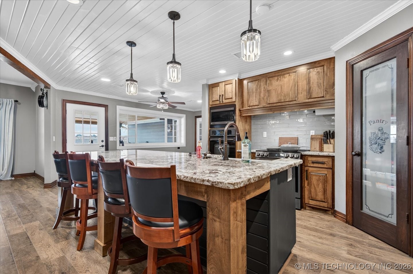 650 Ne Bison Road Property Photo 13