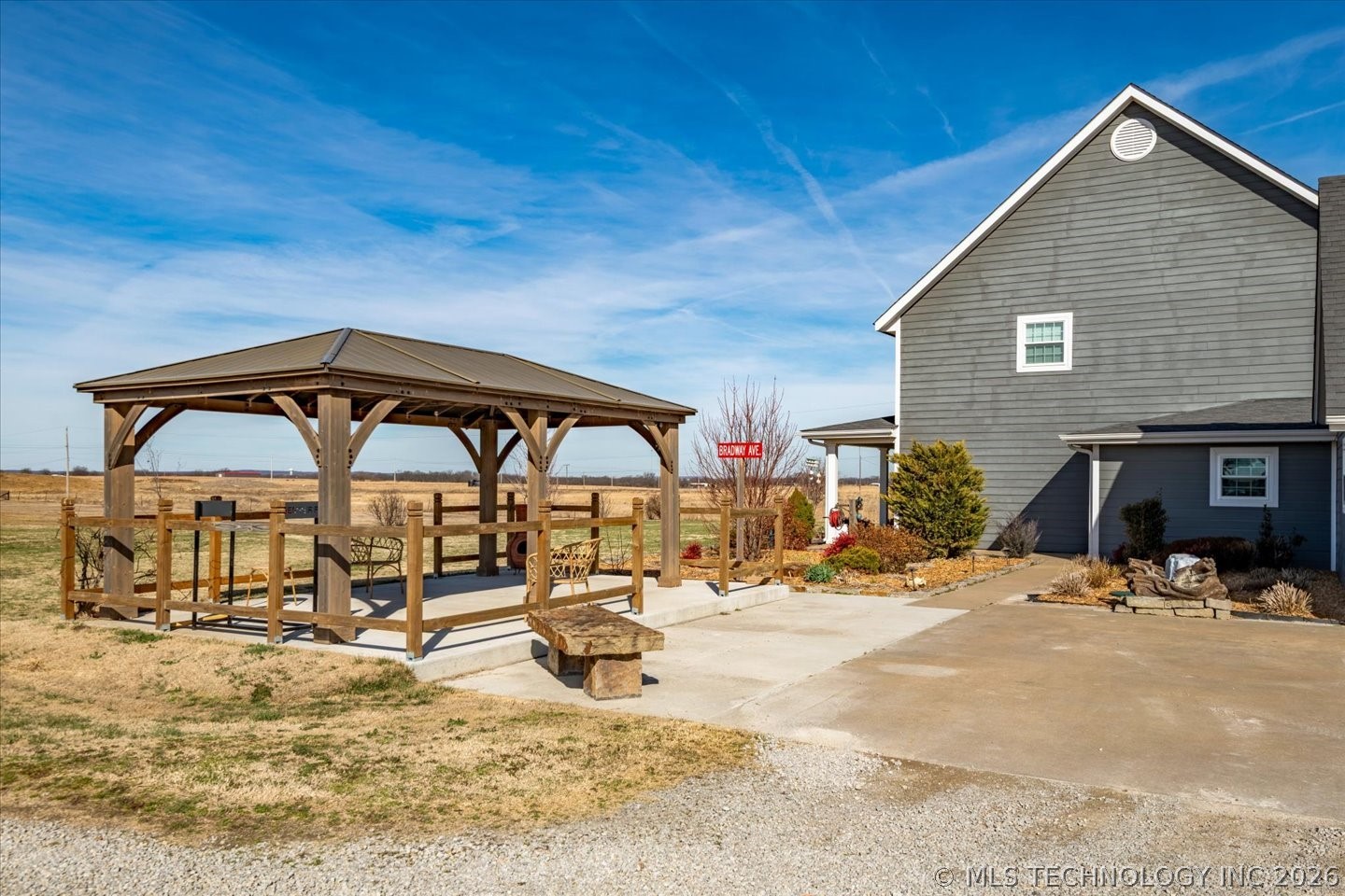 650 Ne Bison Road Property Photo 57