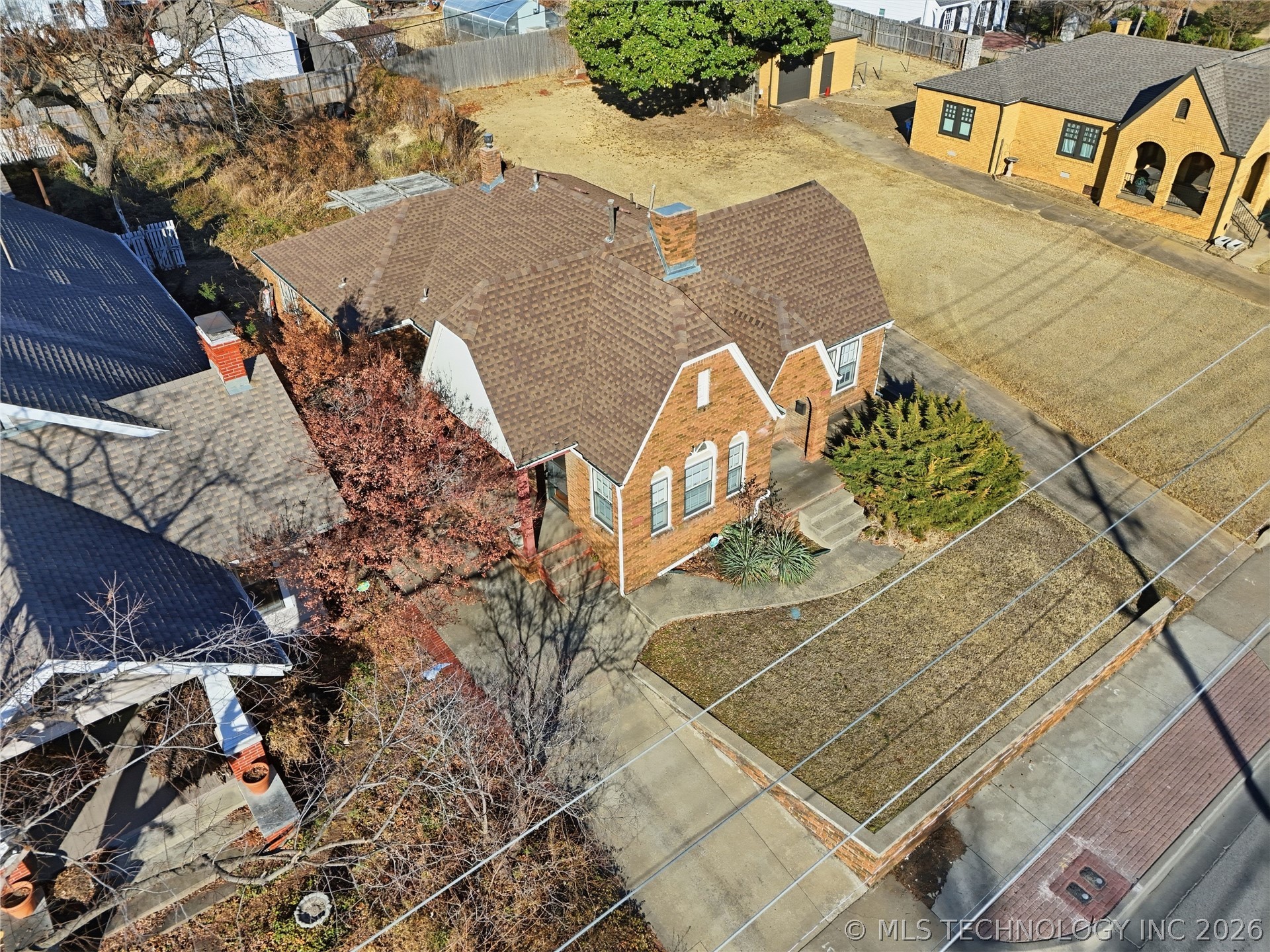 1610 S Lewis Avenue Property Photo 3