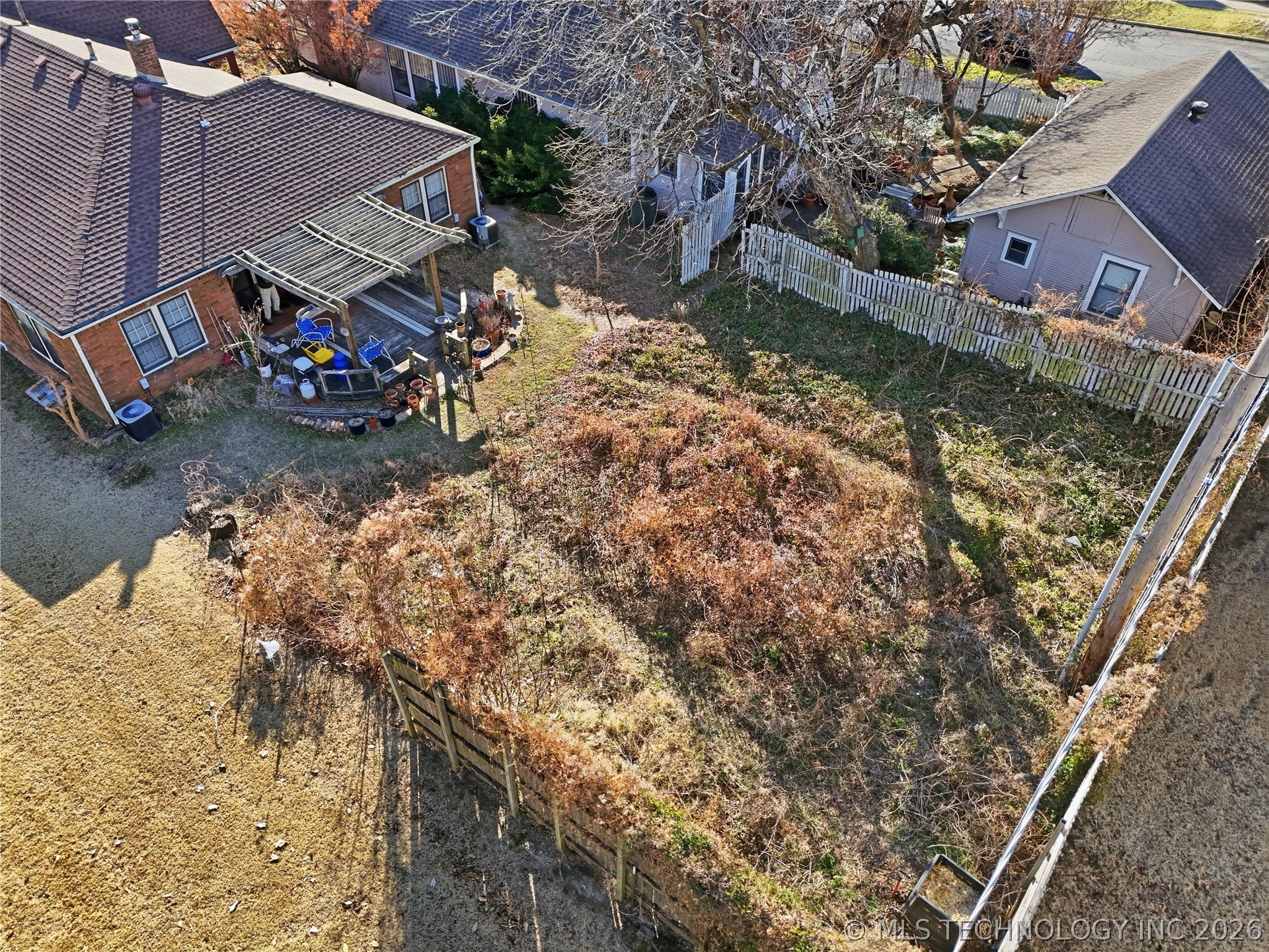 1610 S Lewis Avenue Property Photo 4