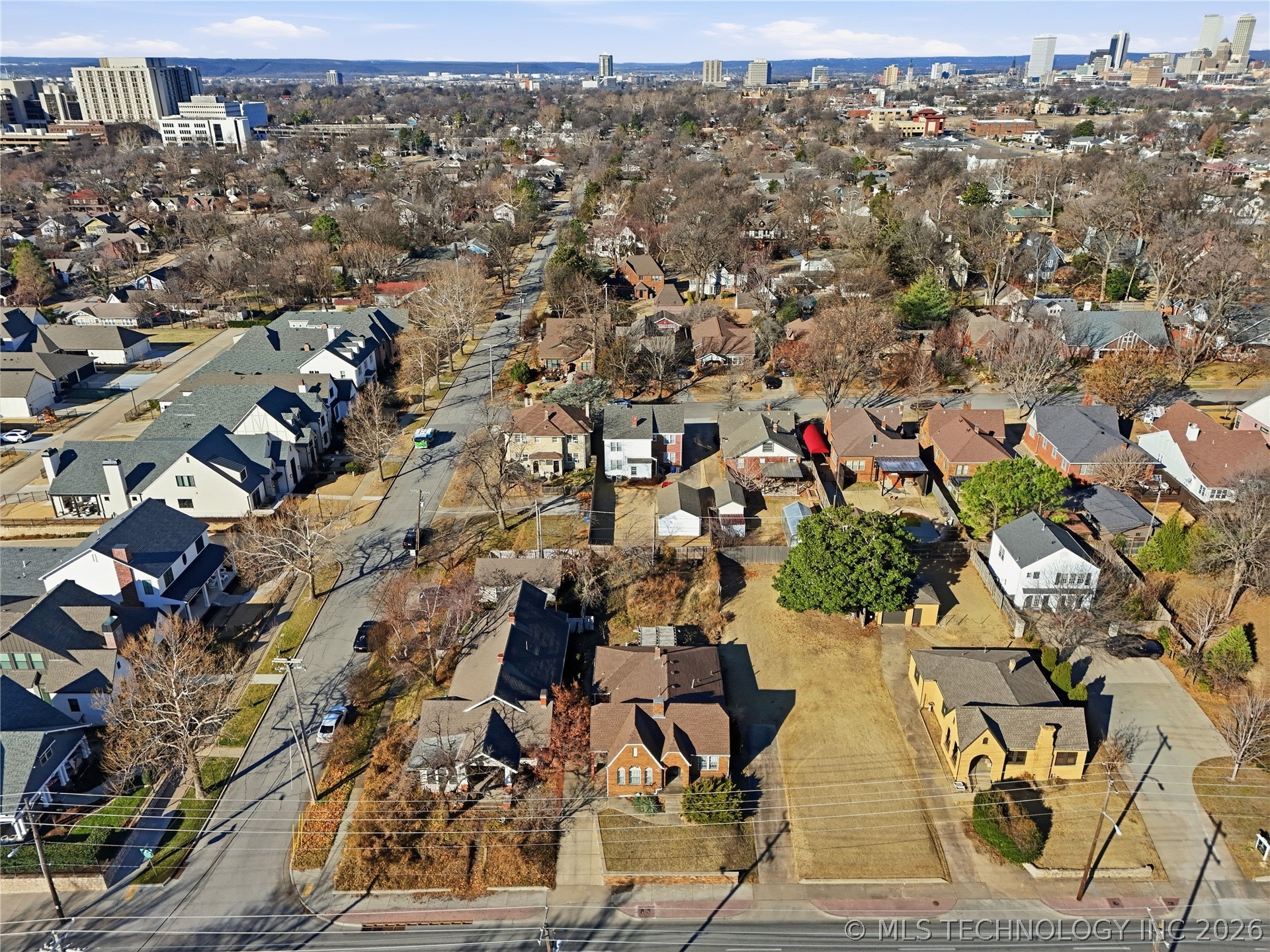 1610 S Lewis Avenue Property Photo 6