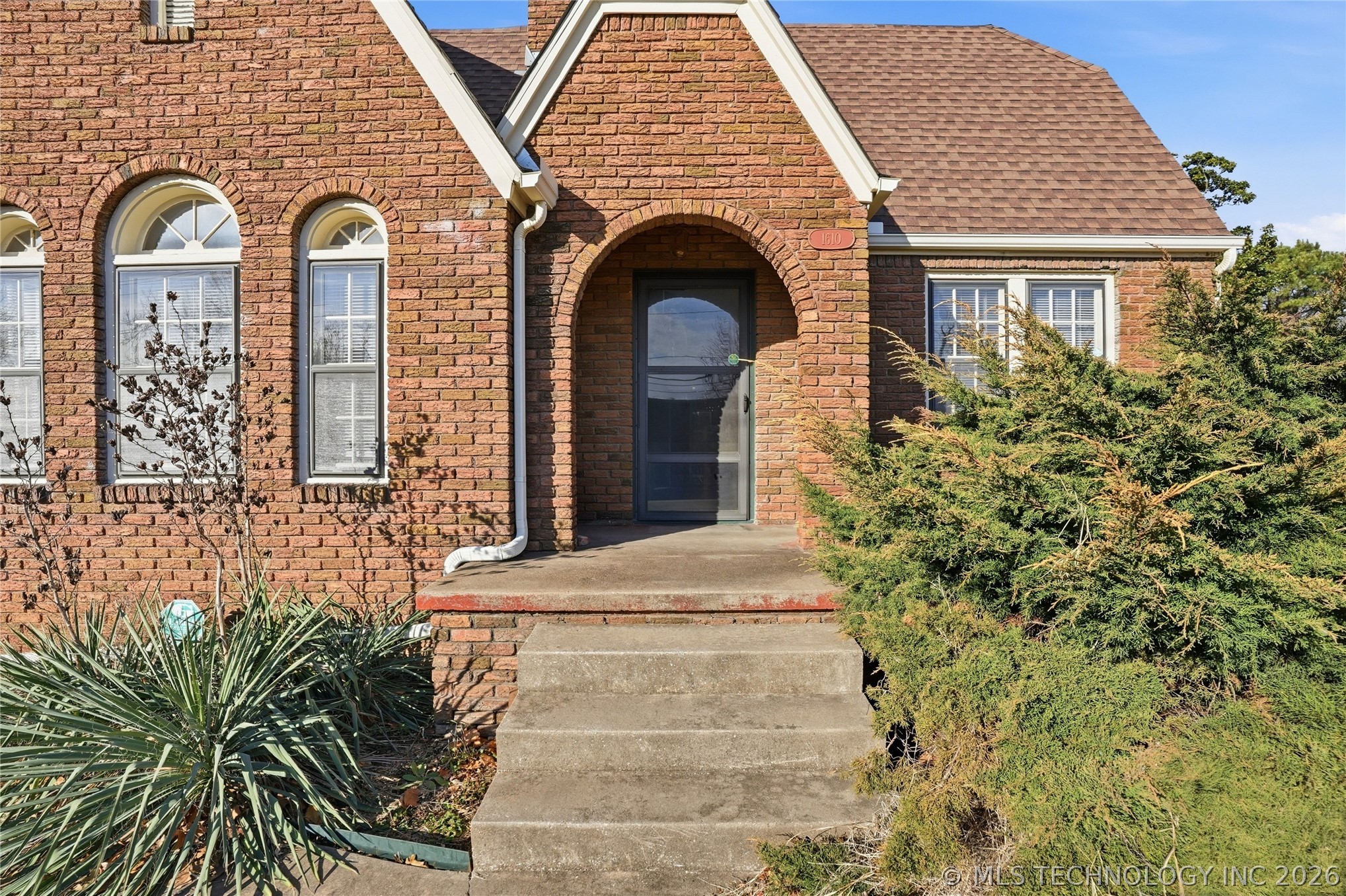 1610 S Lewis Avenue Property Photo 11