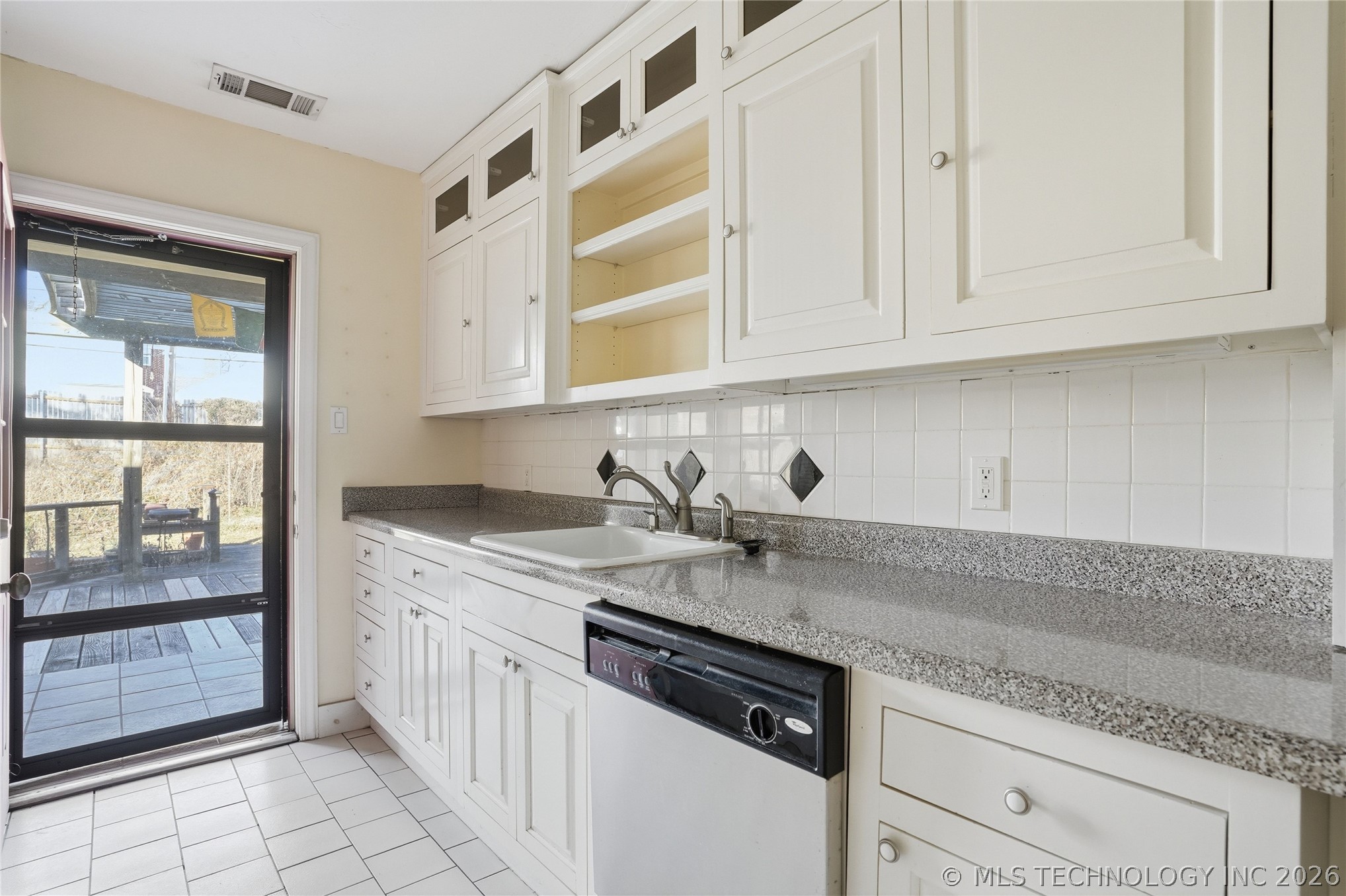 1610 S Lewis Avenue Property Photo 26