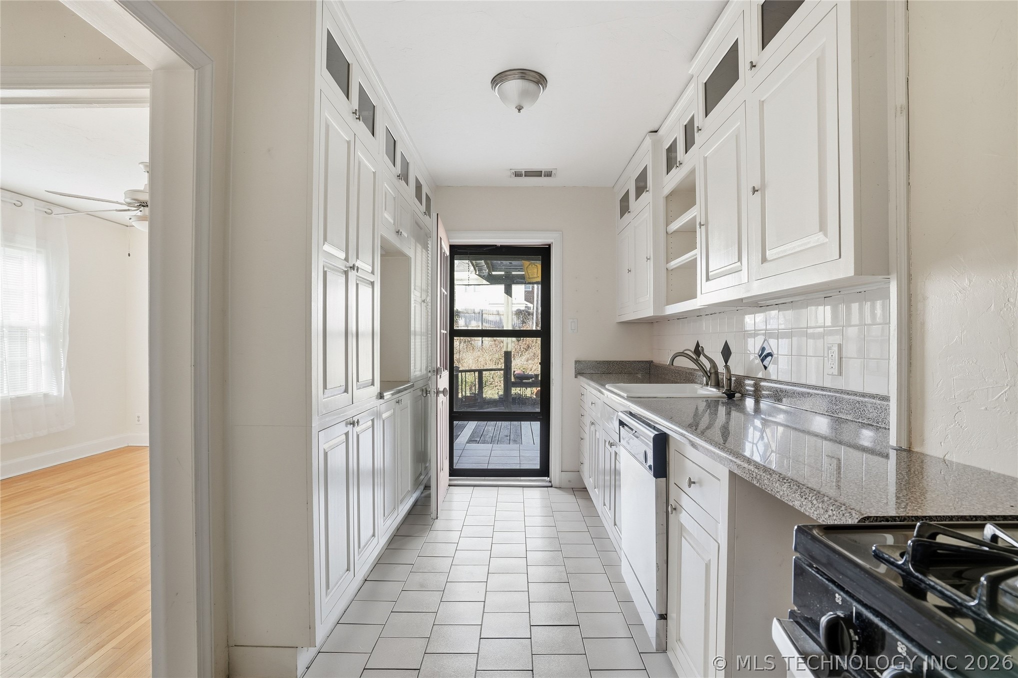 1610 S Lewis Avenue Property Photo 27