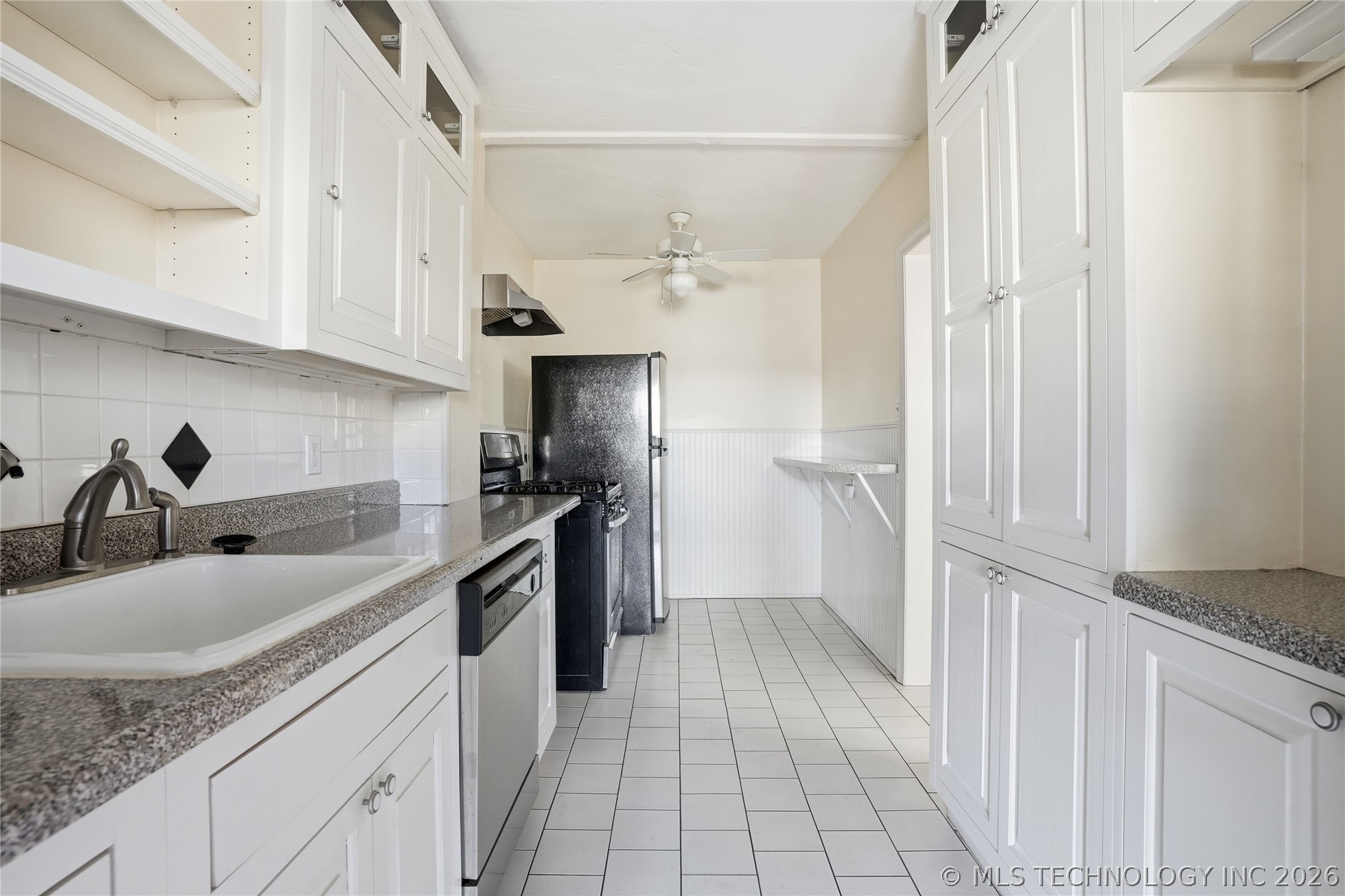 1610 S Lewis Avenue Property Photo 28