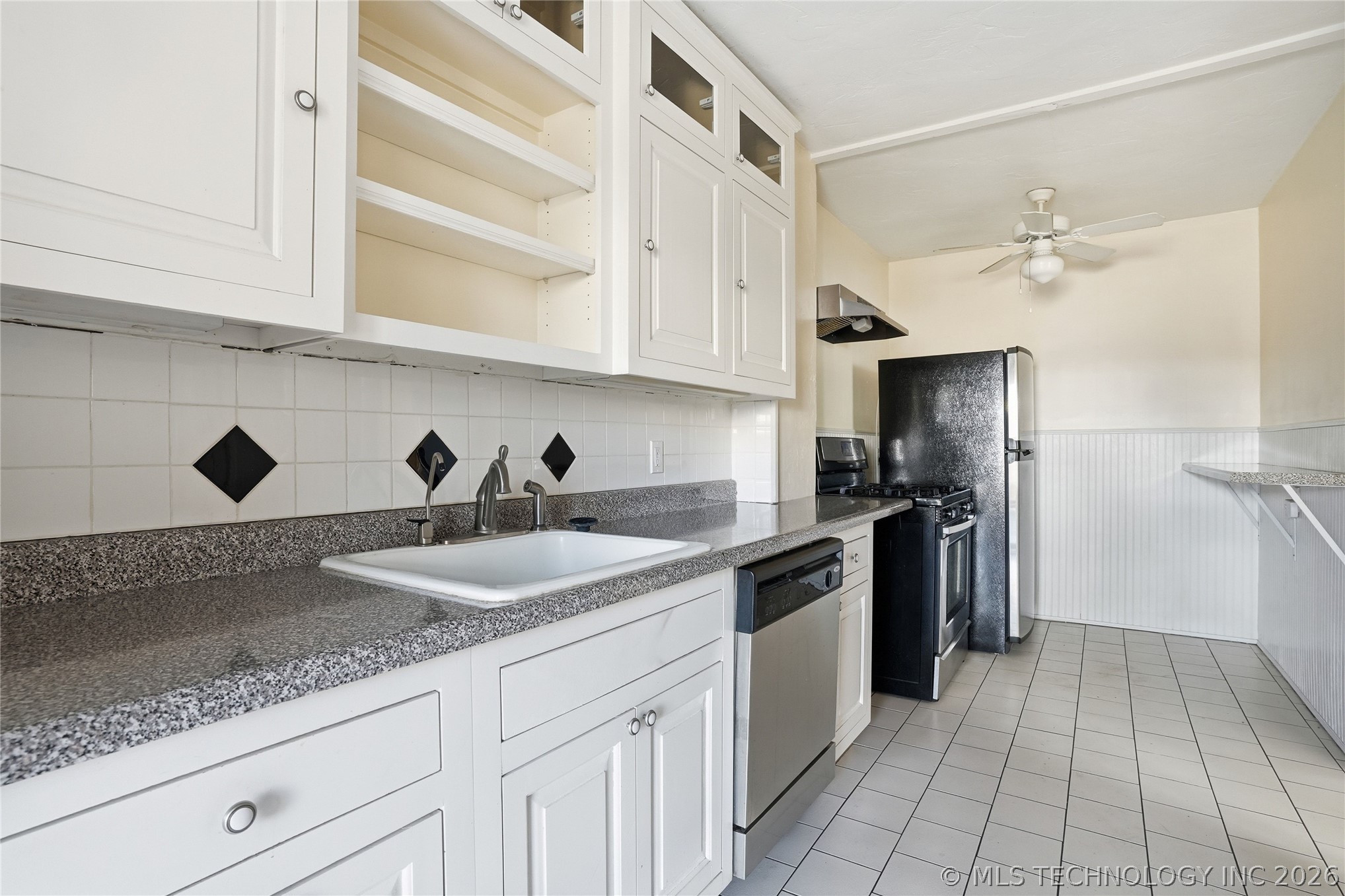 1610 S Lewis Avenue Property Photo 29