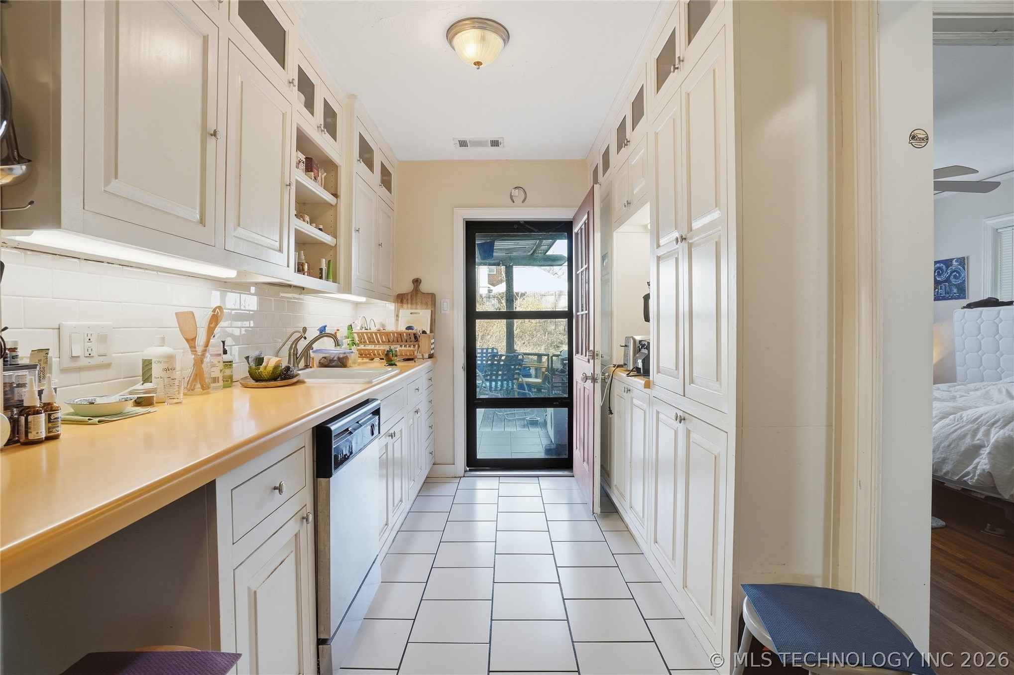 1610 S Lewis Avenue Property Photo 36