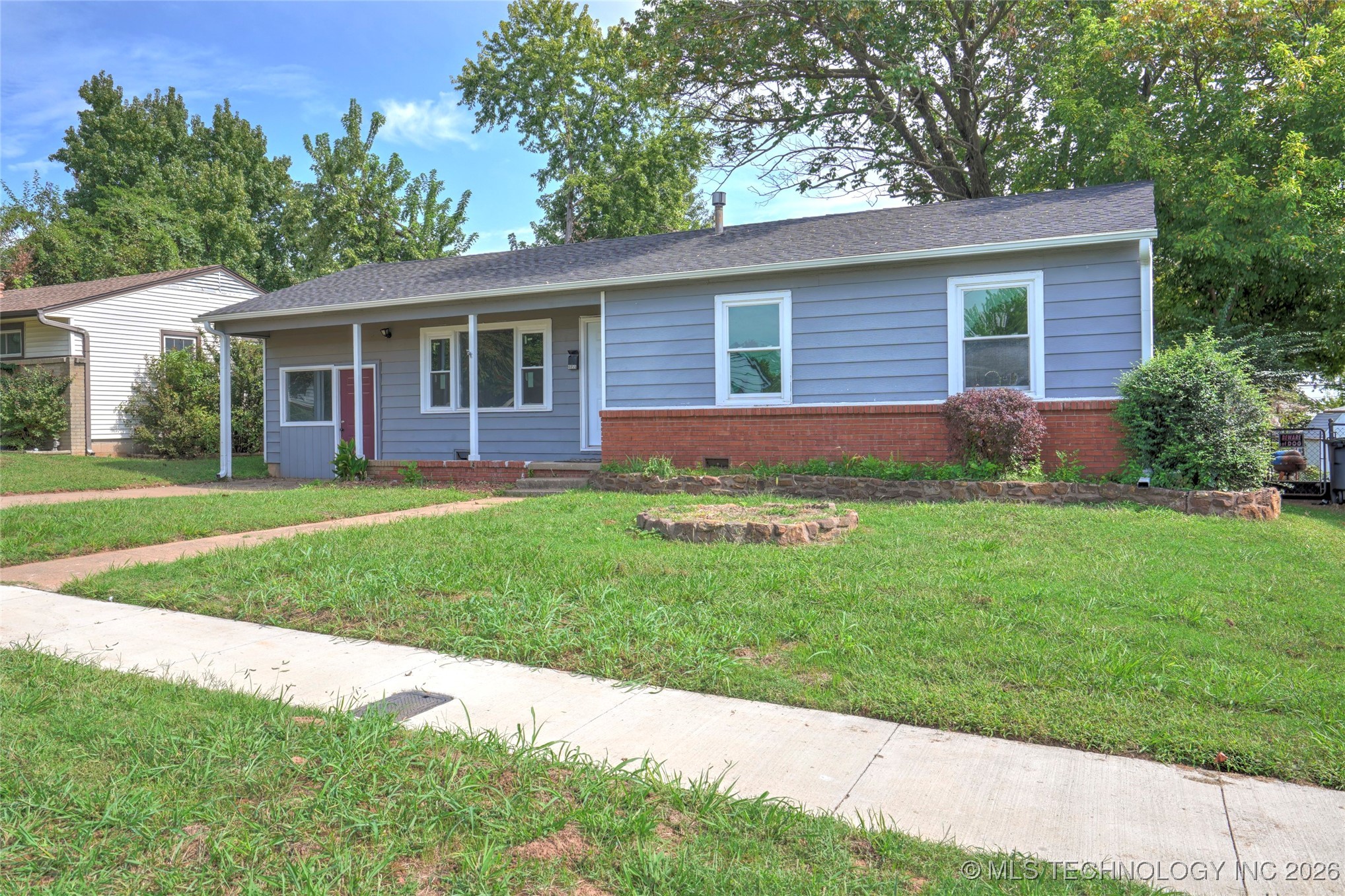 4855 S Maybelle Avenue Property Photo 2