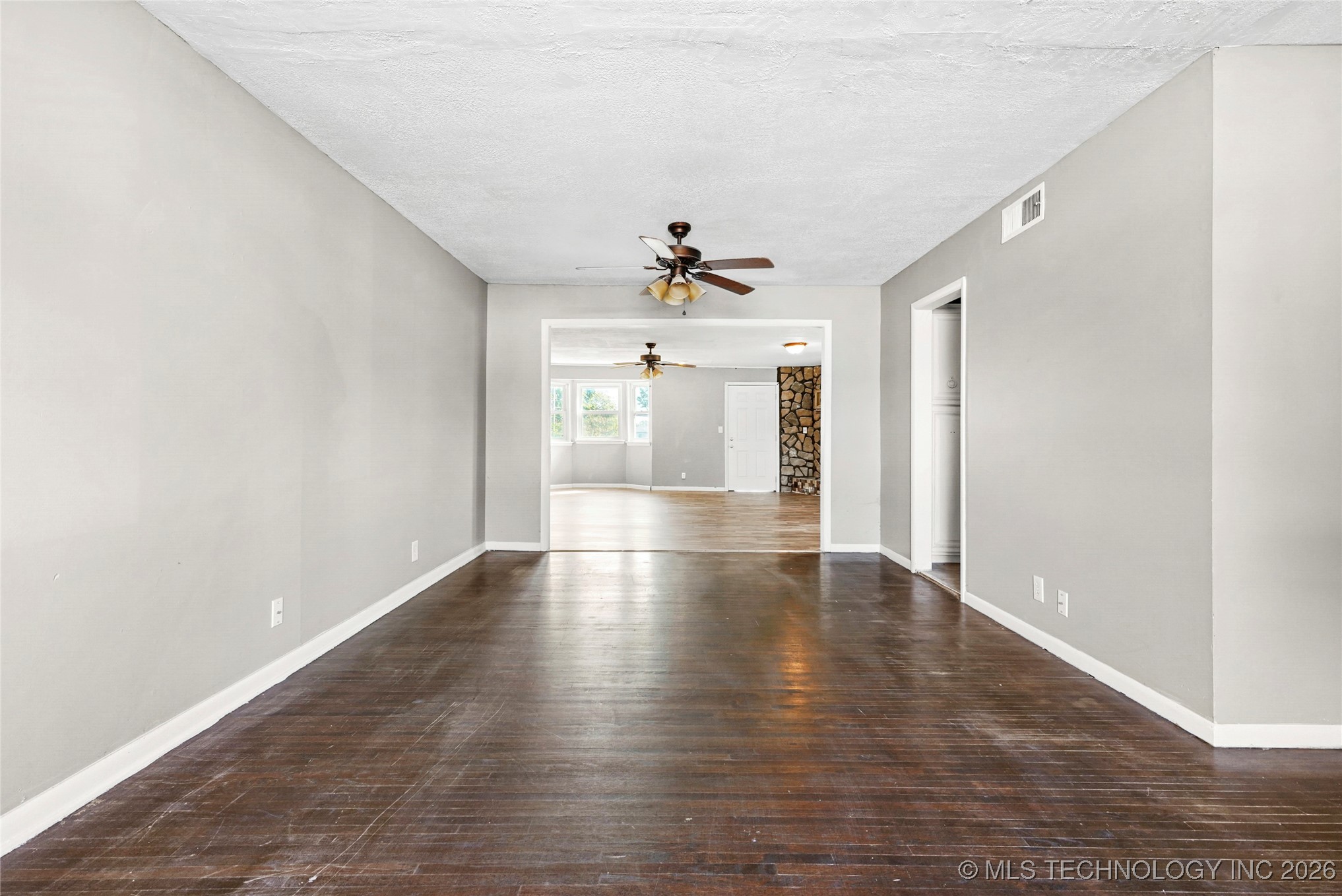 4855 S Maybelle Avenue Property Photo 3