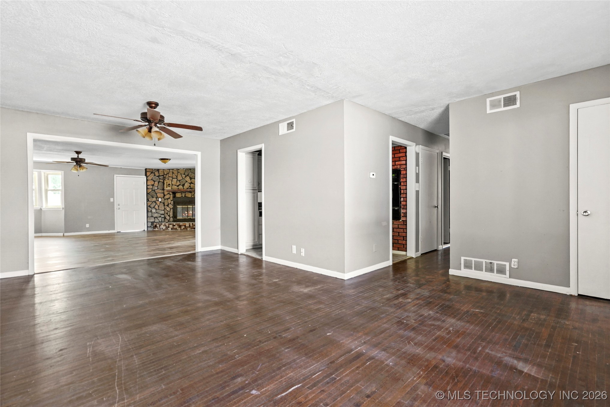 4855 S Maybelle Avenue Property Photo 4