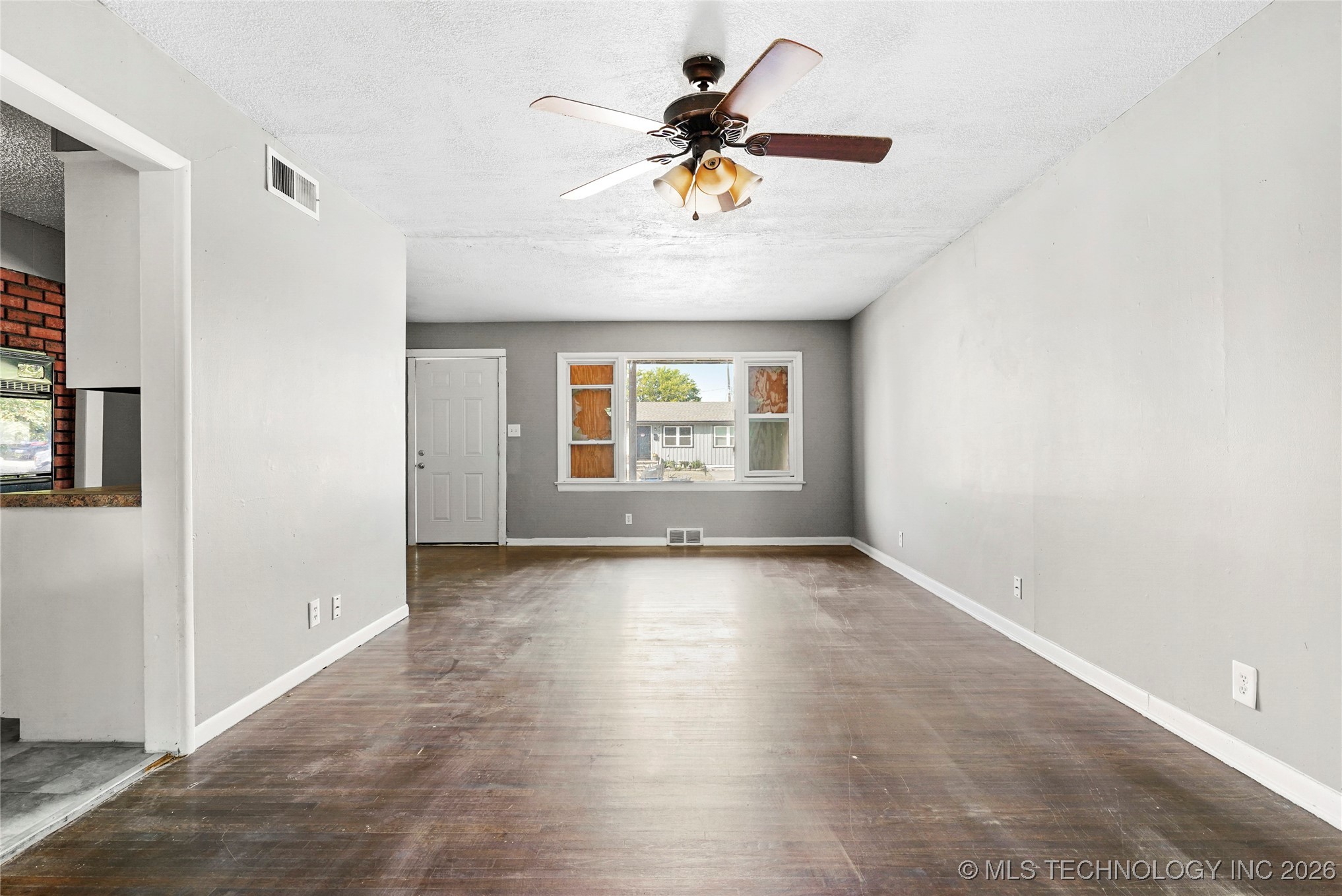 4855 S Maybelle Avenue Property Photo 5