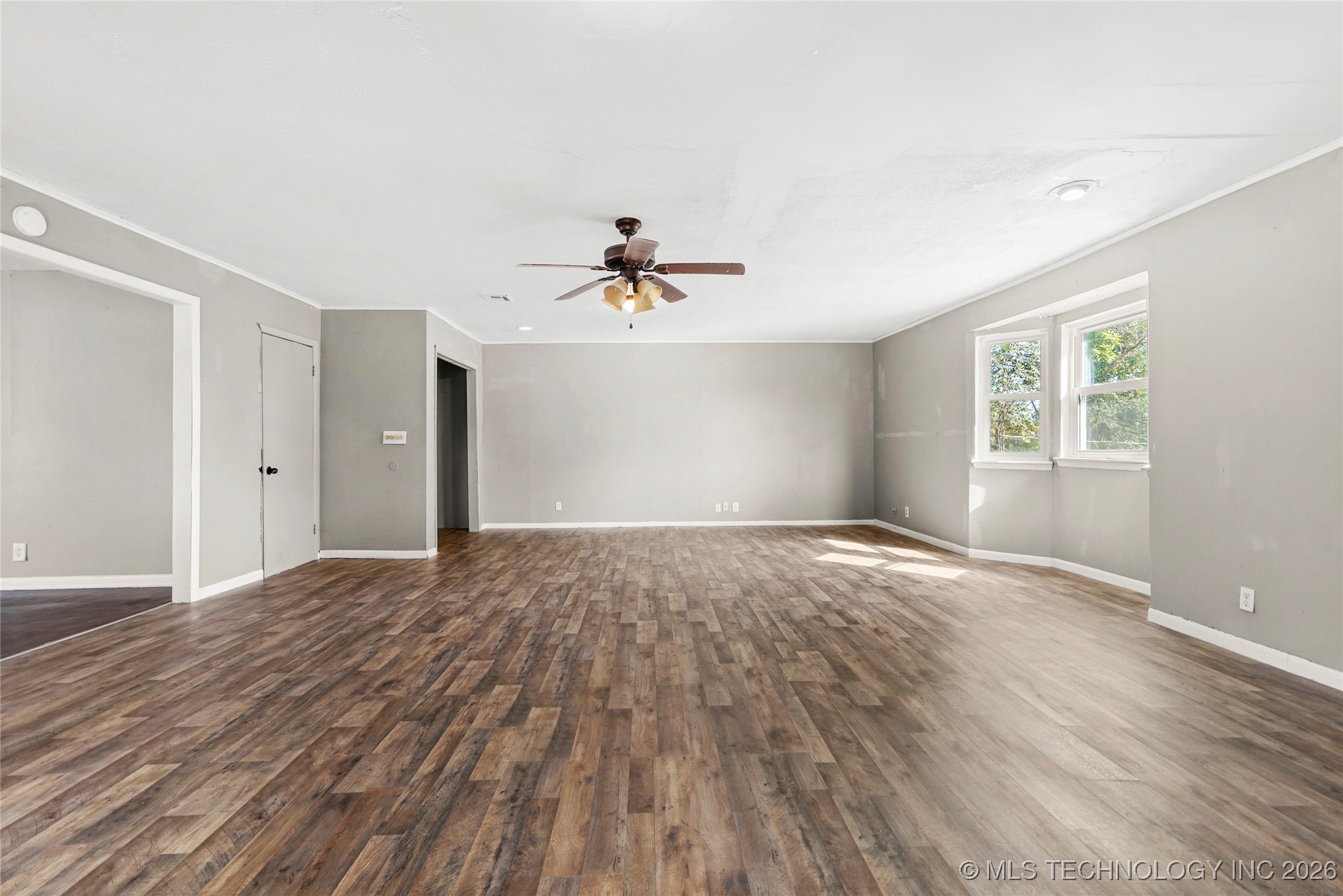 4855 S Maybelle Avenue Property Photo 7