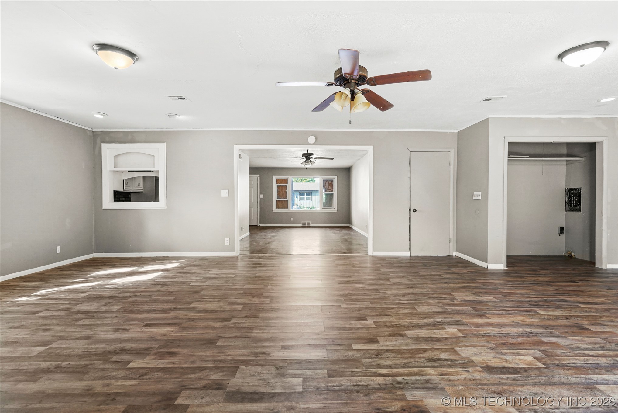 4855 S Maybelle Avenue Property Photo 9