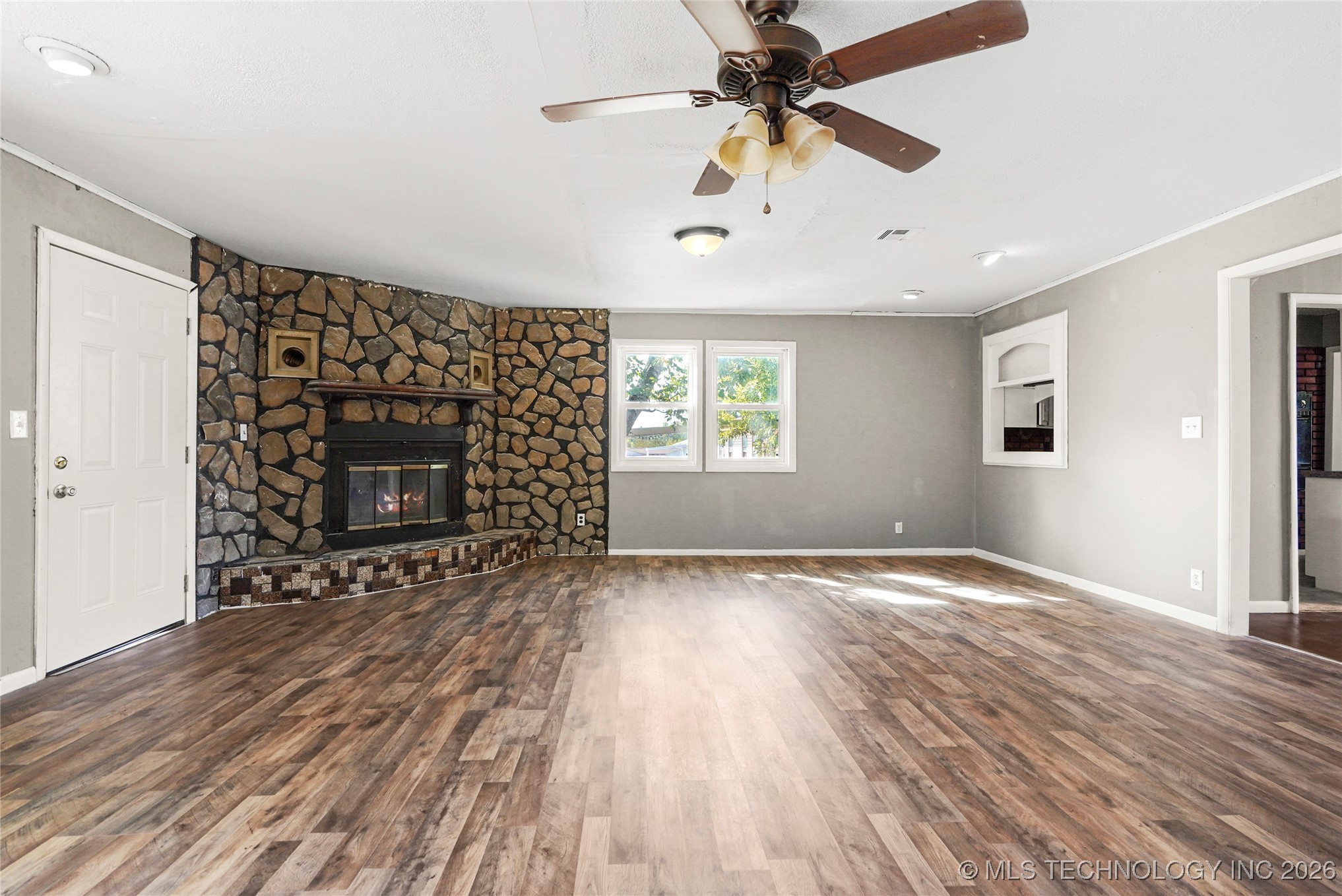 4855 S Maybelle Avenue Property Photo 10