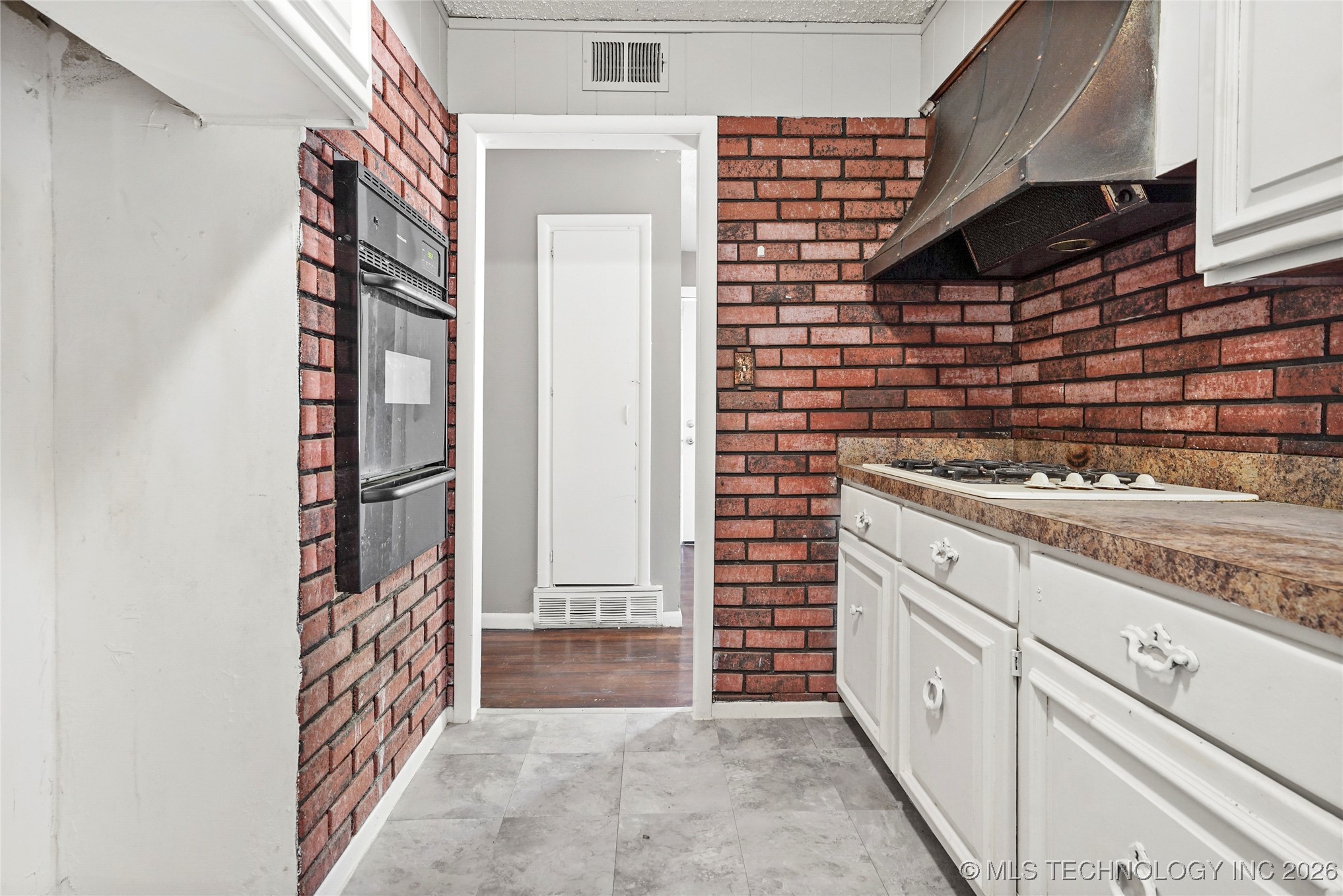 4855 S Maybelle Avenue Property Photo 13