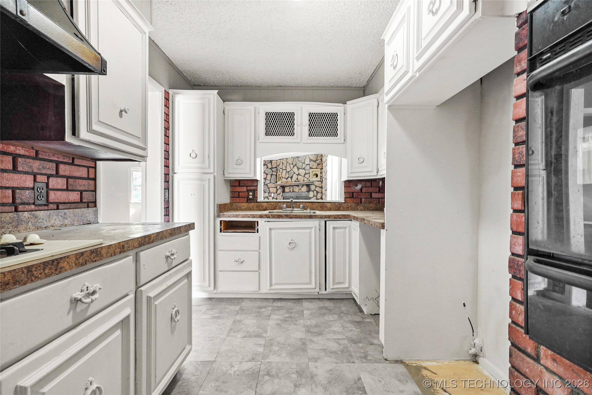 4855 S Maybelle Avenue Property Photo 14