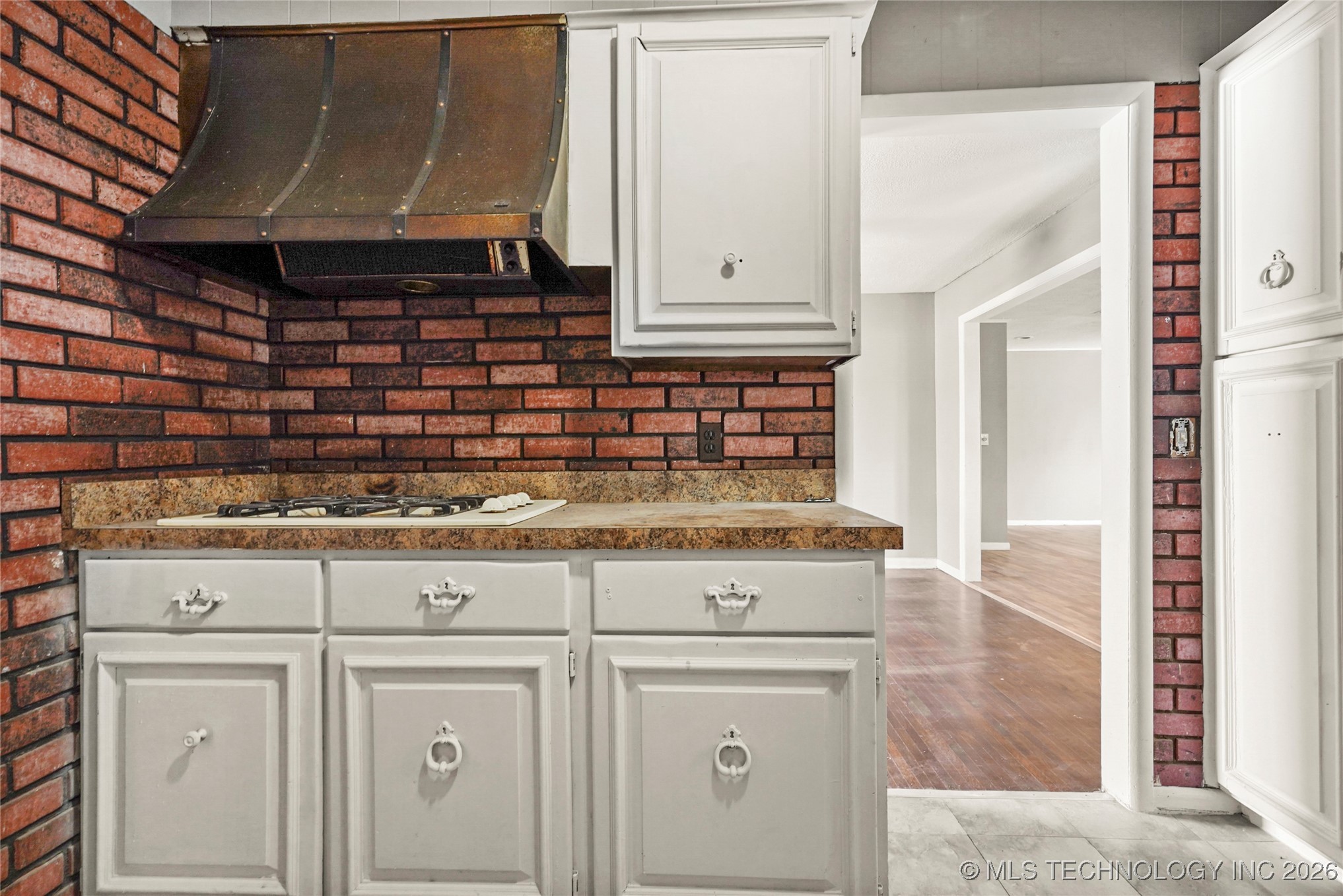 4855 S Maybelle Avenue Property Photo 15