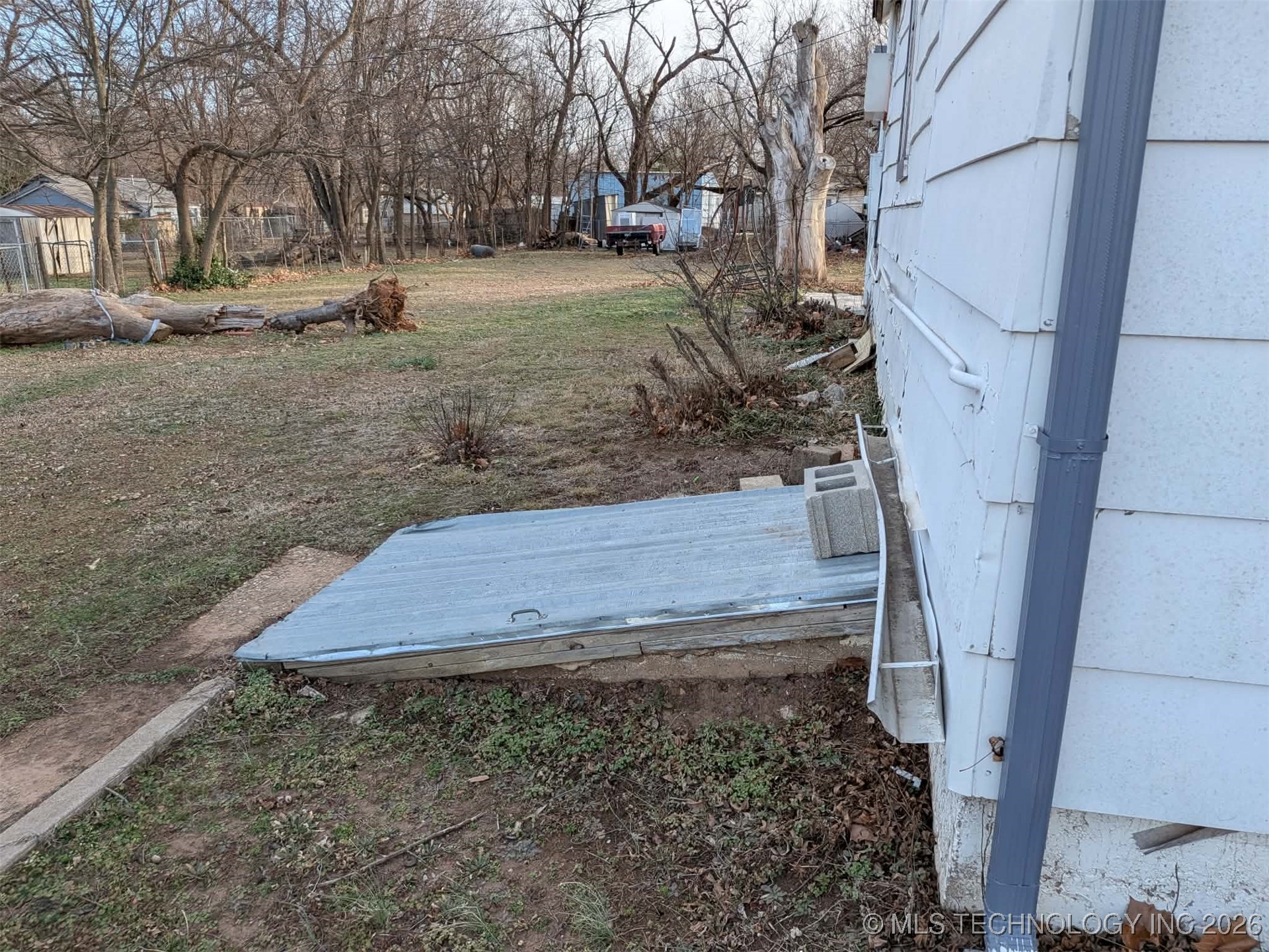 801 S Burdick Street Property Photo 9