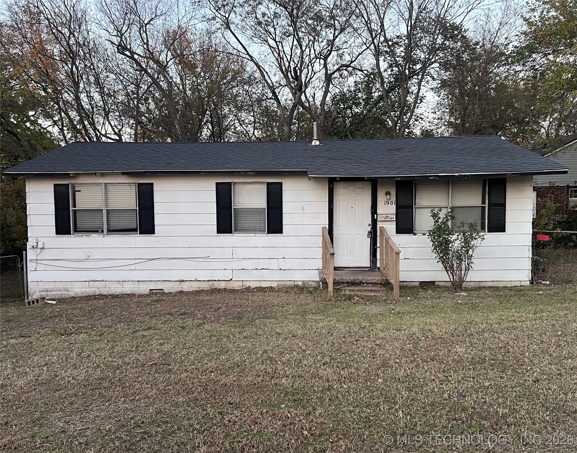 1901 W 46th Street Property Photo 1