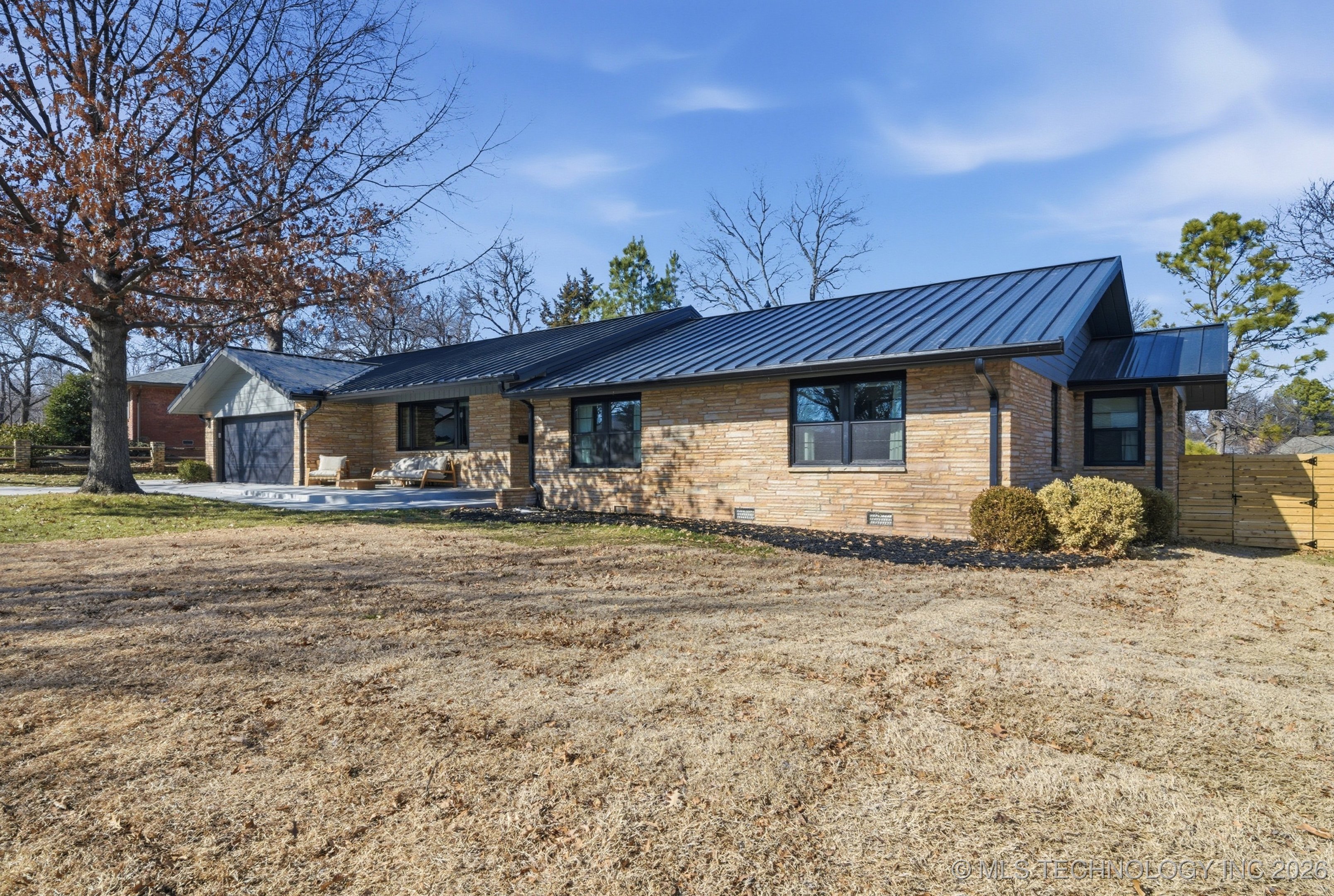 2931 E 39th Street Property Photo 6