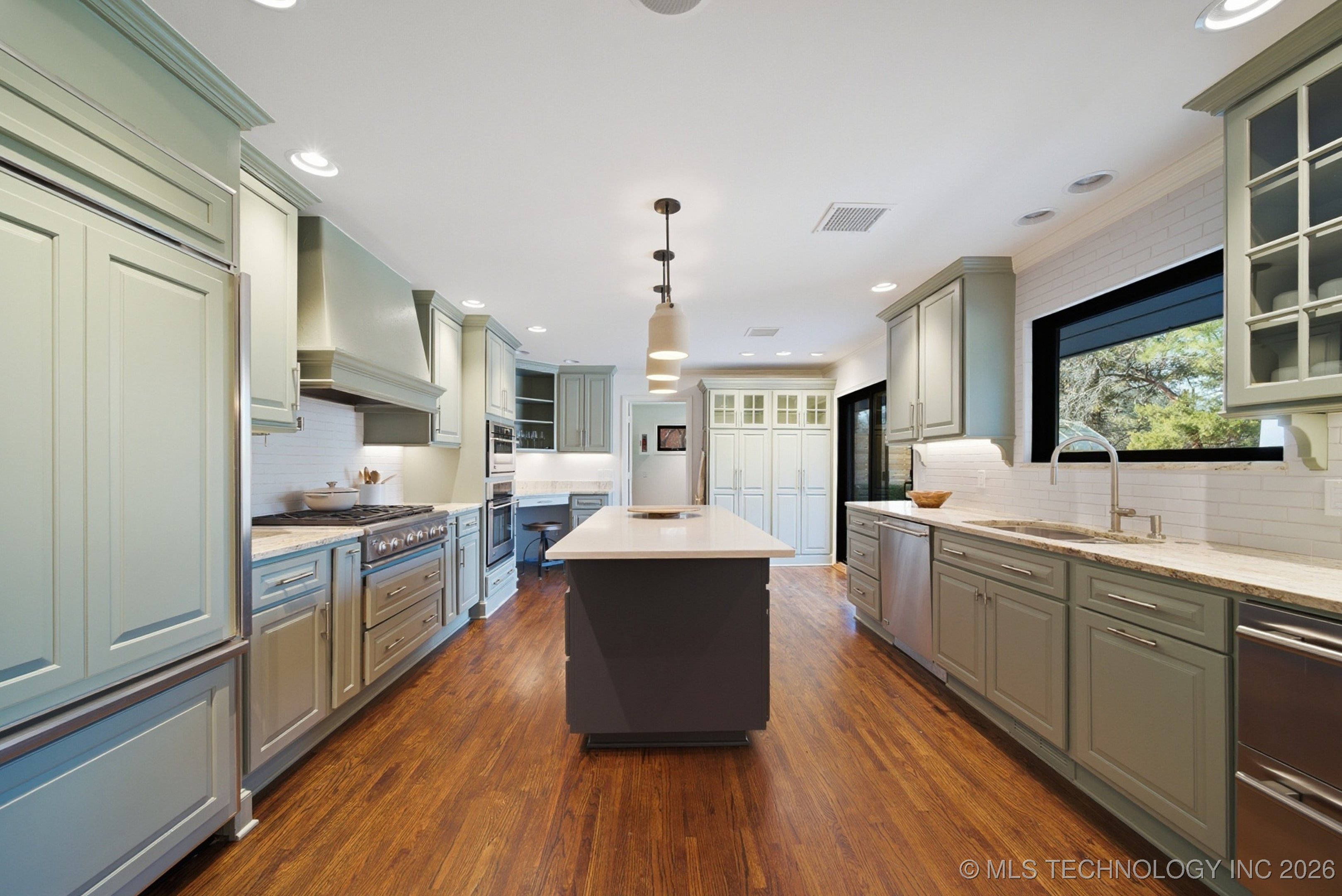 2931 E 39th Street Property Photo 23