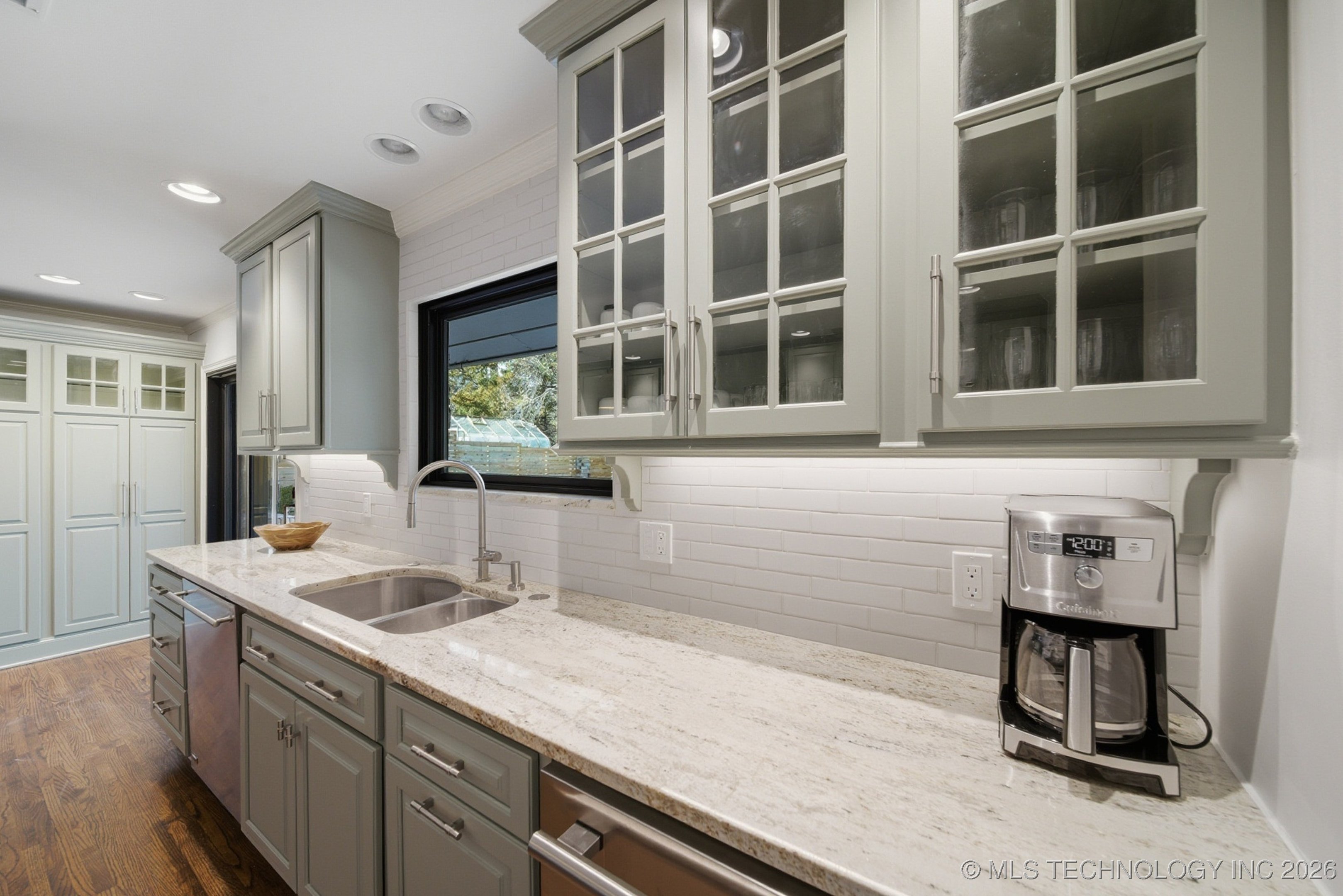 2931 E 39th Street Property Photo 24