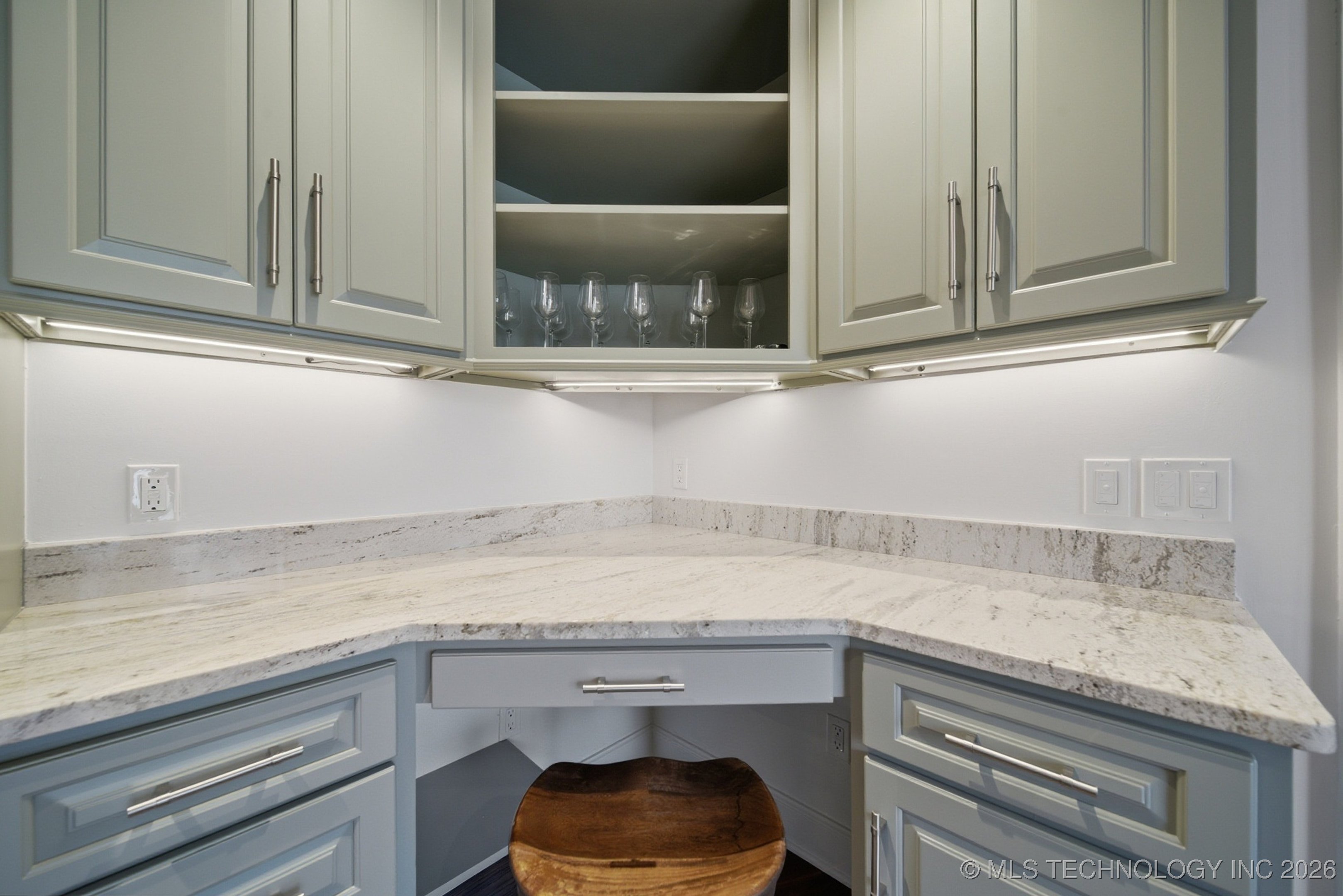 2931 E 39th Street Property Photo 29