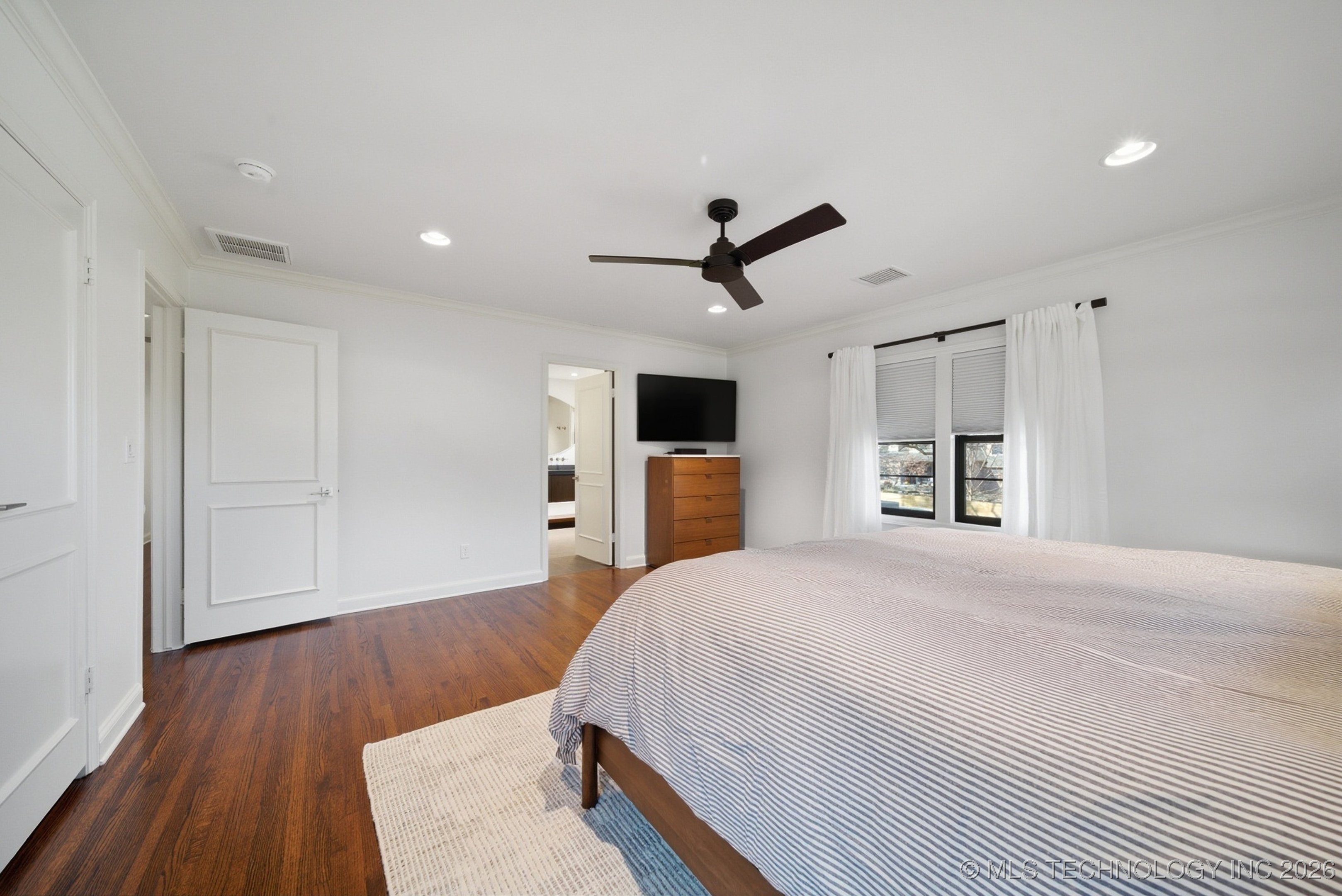 2931 E 39th Street Property Photo 31