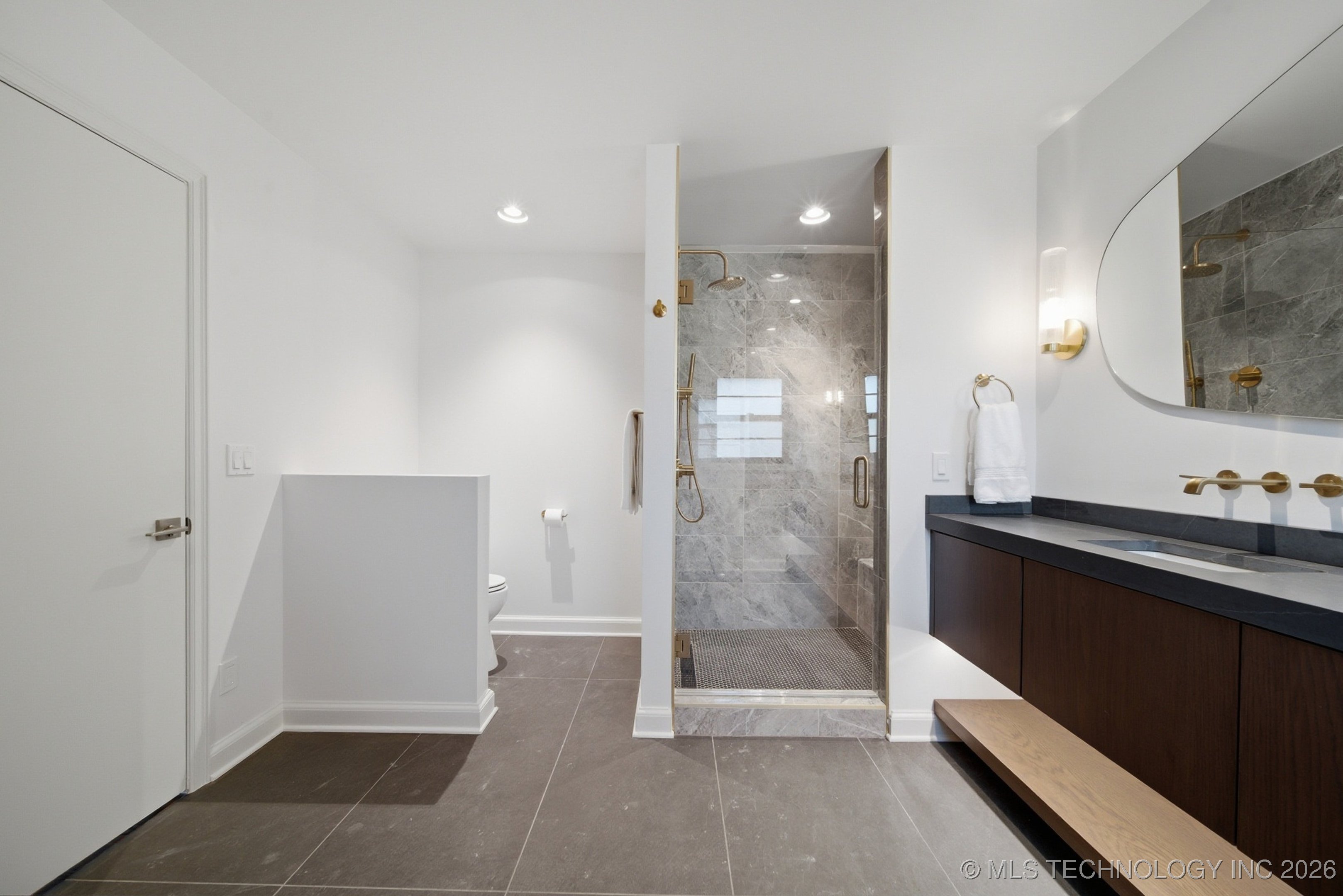 2931 E 39th Street Property Photo 33