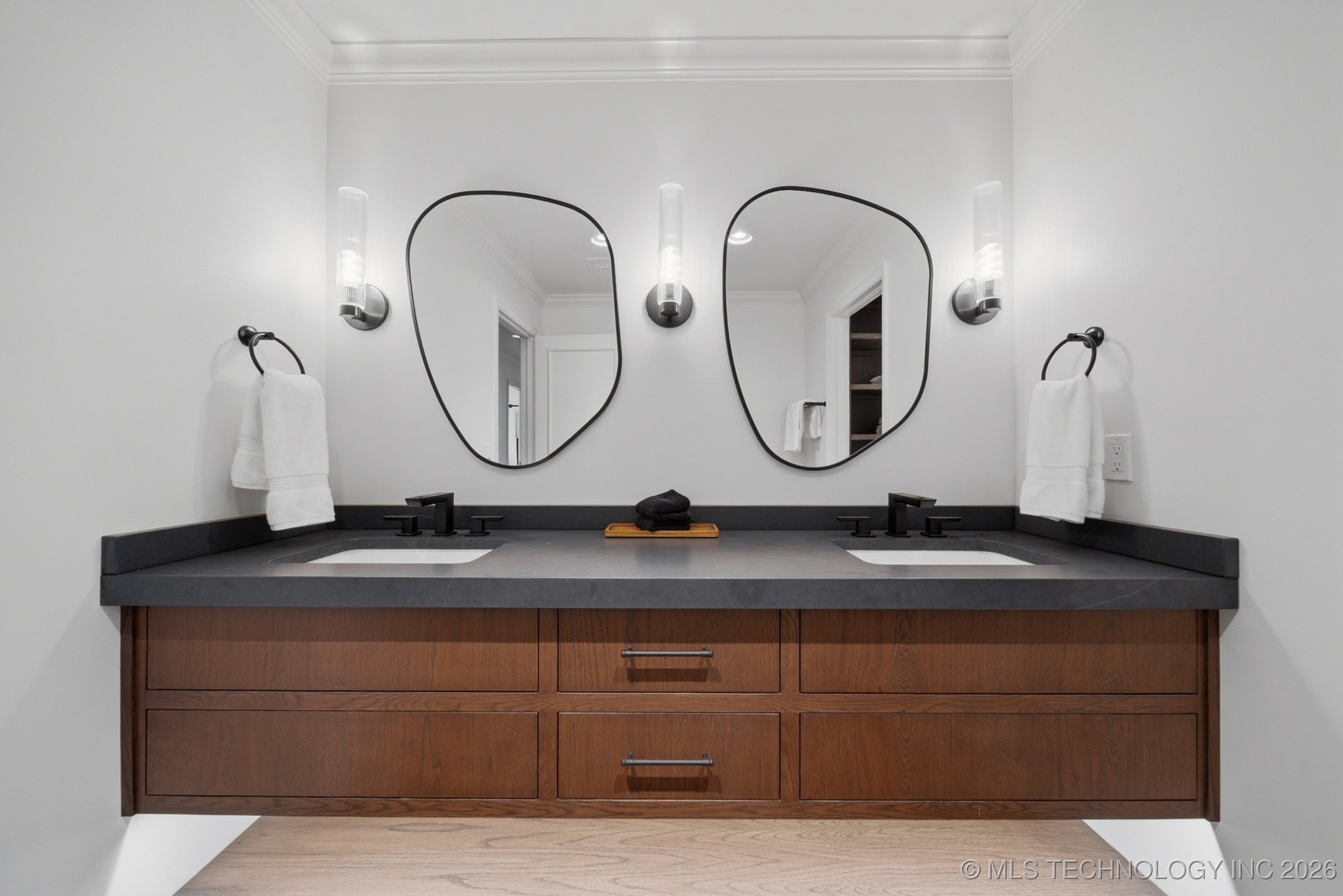 2931 E 39th Street Property Photo 38